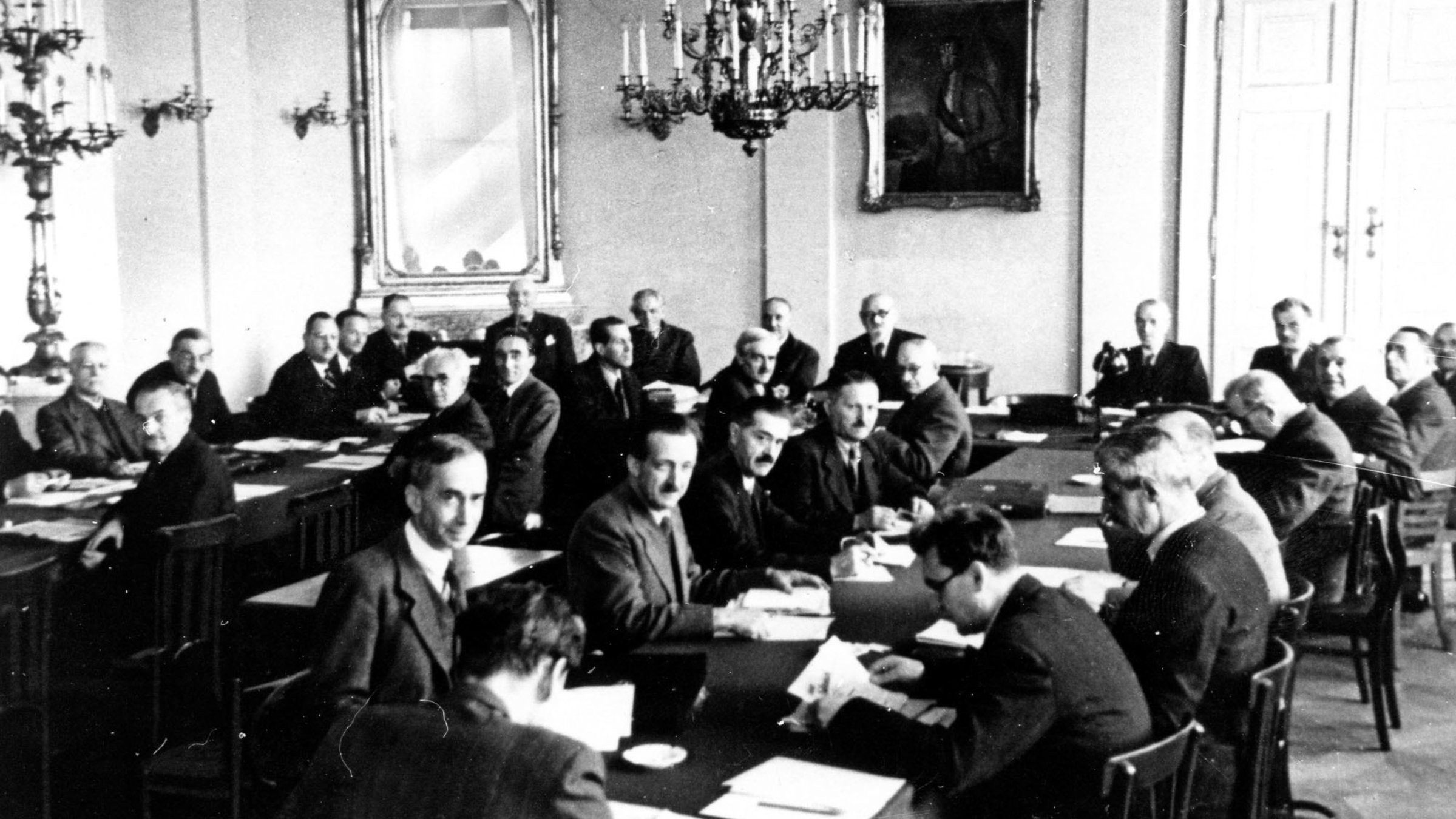 "Österreich II - Die ersten Schritte": Anfang Mai 1945 tritt die Regierung Renner zu ihrem ersten Ministerrat zusammen.