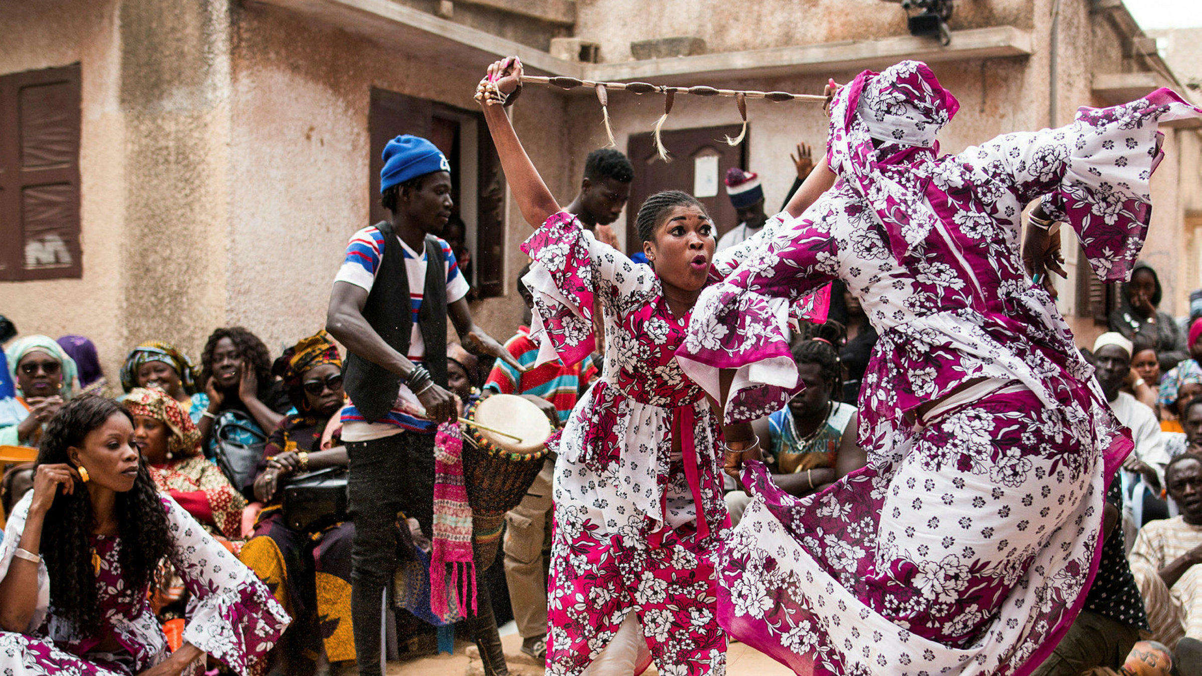 "Magisches Afrika: Geister, Hexen und Opferkult": Frauen beim Tanz