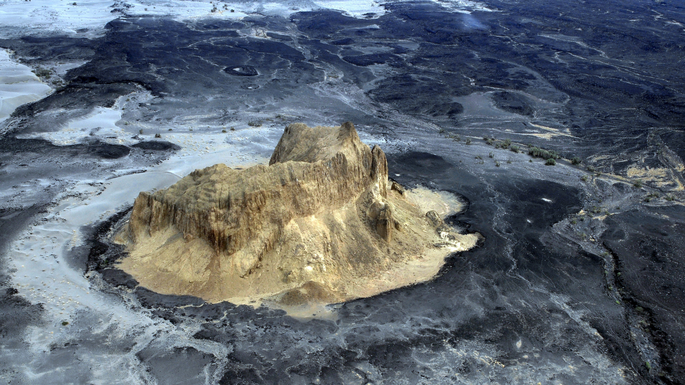 "Rift Valley: Der große Graben - Vom Höllenfeuer ins Heilige Land": Vulkan, Sugutu Valley, Kenia.