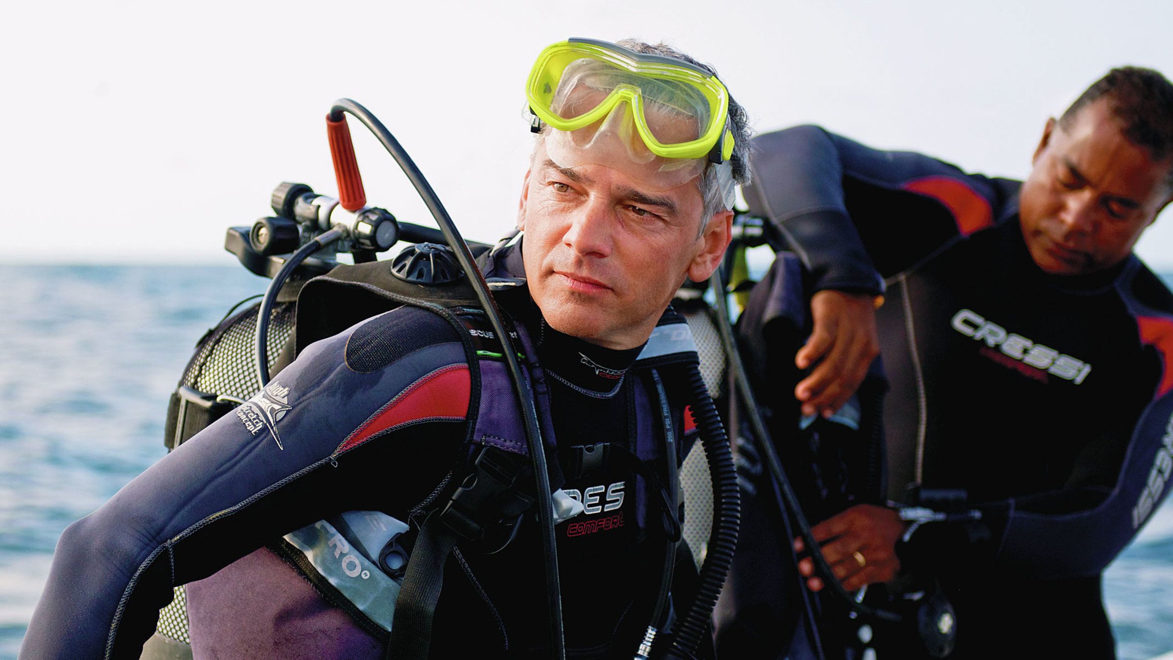 "unterwegs - Mauritius": Moderator Roland Luder vor dem Tauchgang.