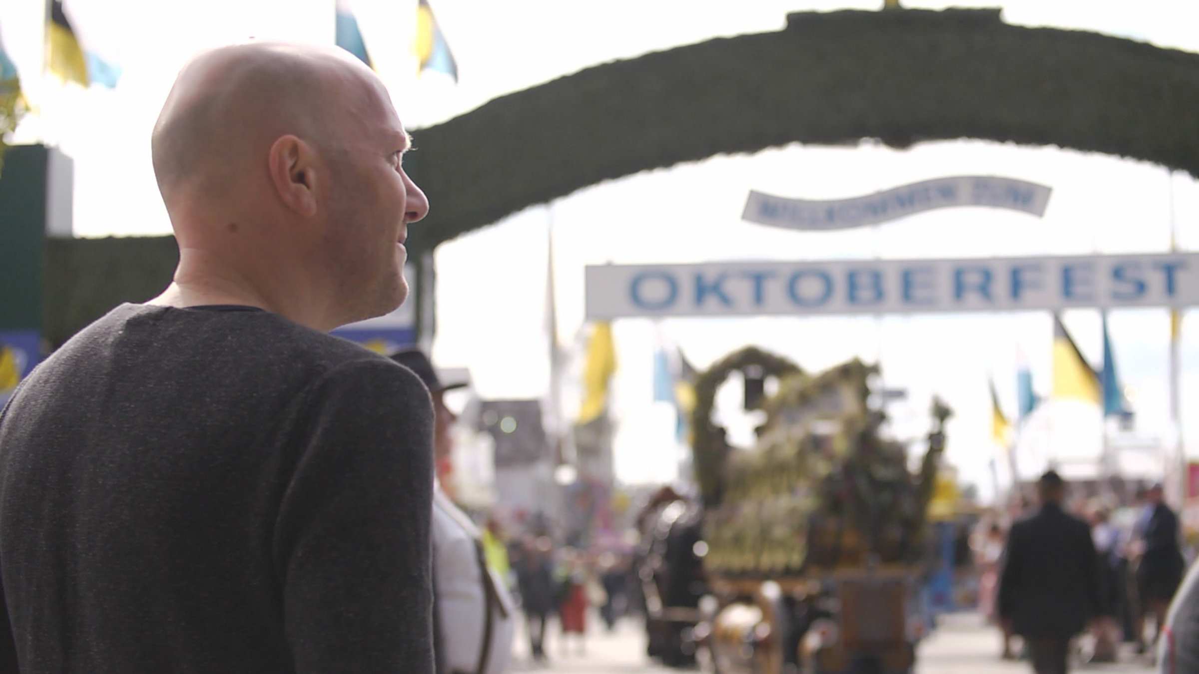 "Stolperstein: Bin ich noch ich? Eine Hirnverletzung und die Suche nach sich selbst" - Privat auf dem Oktoberfest war Nils Kopp seit dem Unfall nicht ein einziges Mal.