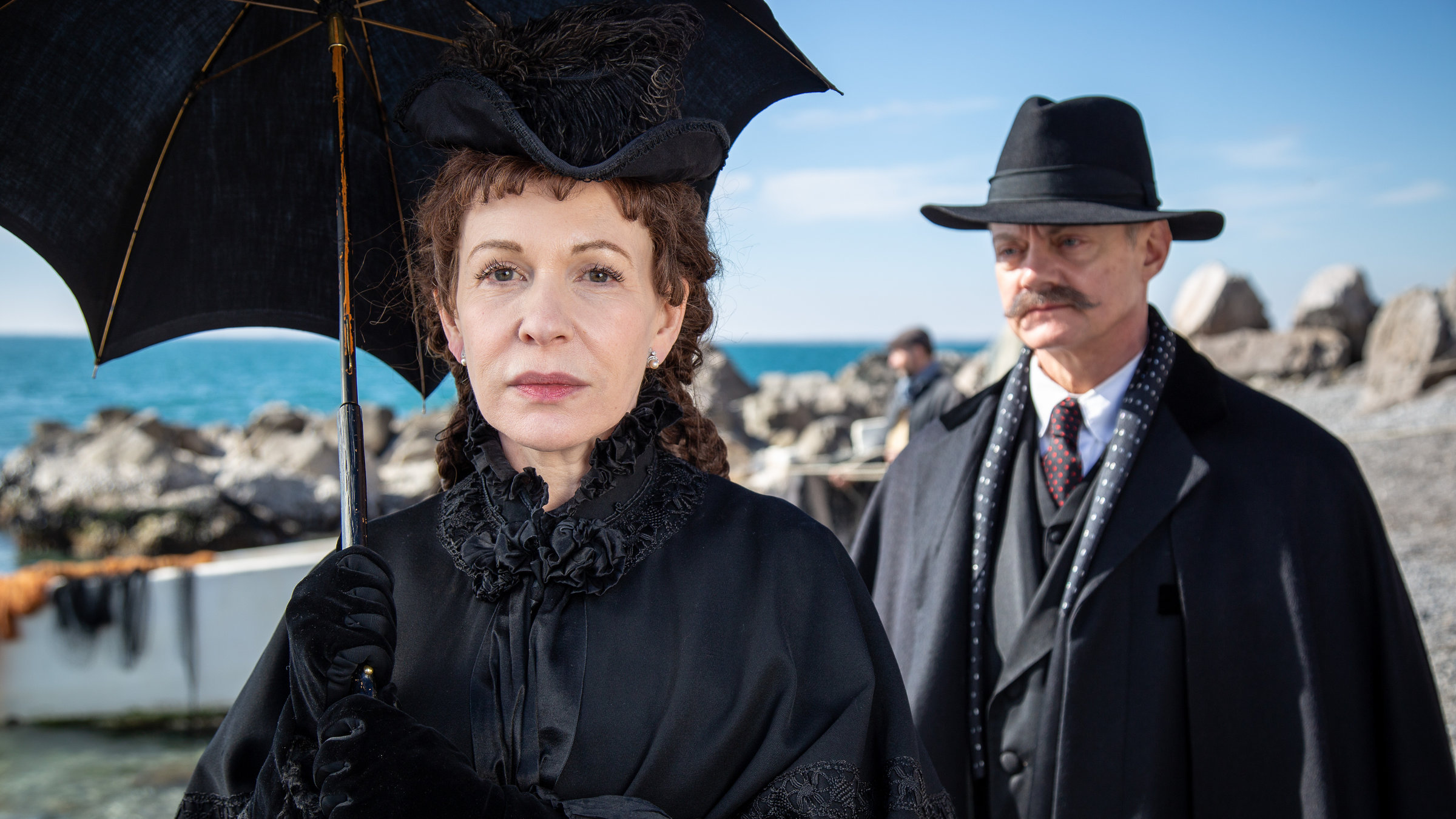 "Elisabeth - Kaiserin auf der Flucht": Sunnyi Melles (Kaiserin Elisabeth), Alexander Fennon (Alexander Freiherr von Warsberg).