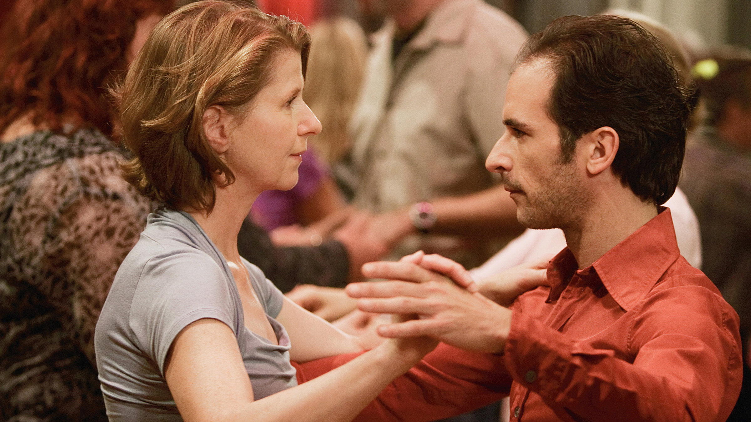 "Frühling im Herbst" - Pablo Aguilar als Tanzlehrer und Untermieter Toni und Therese Affolter als Leni