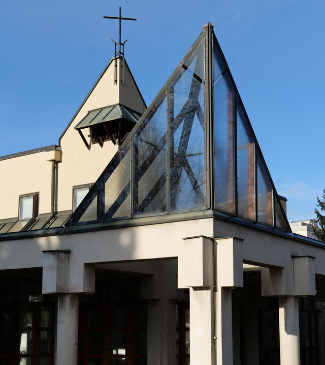 "Katholischer Gottesdienst - Feuer und Flamme": Außenansicht der Salvatorkirche, auch Pfarrkirche Graz-Christus der Salvator genannt, in Graz.