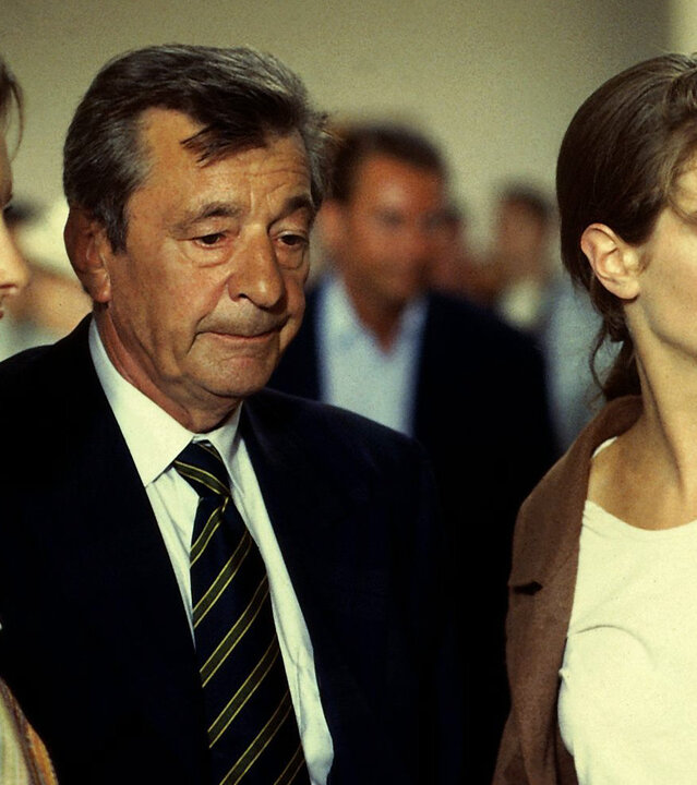 "Alle meine Töchter - Prozessfolgen": Mit besorgten Gesichtern stehen Berthold Sanwaldt (Günter Mack), Sylvie (Julia Dahmen) und Anna (Ursula Buschhorn) zusammen.