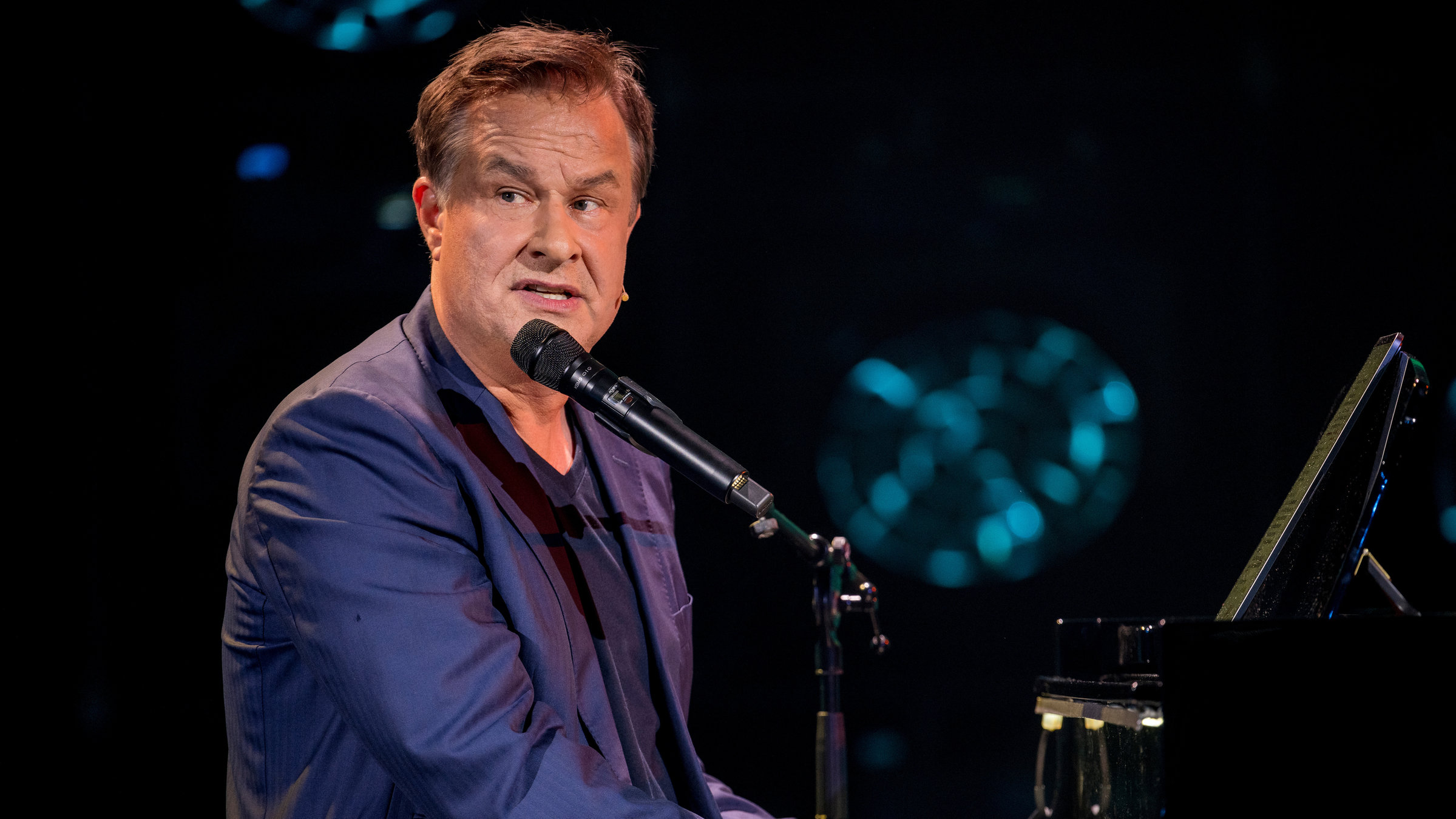 "Lars Reichow: ICH!": Lars Reichow auf der Bühne.