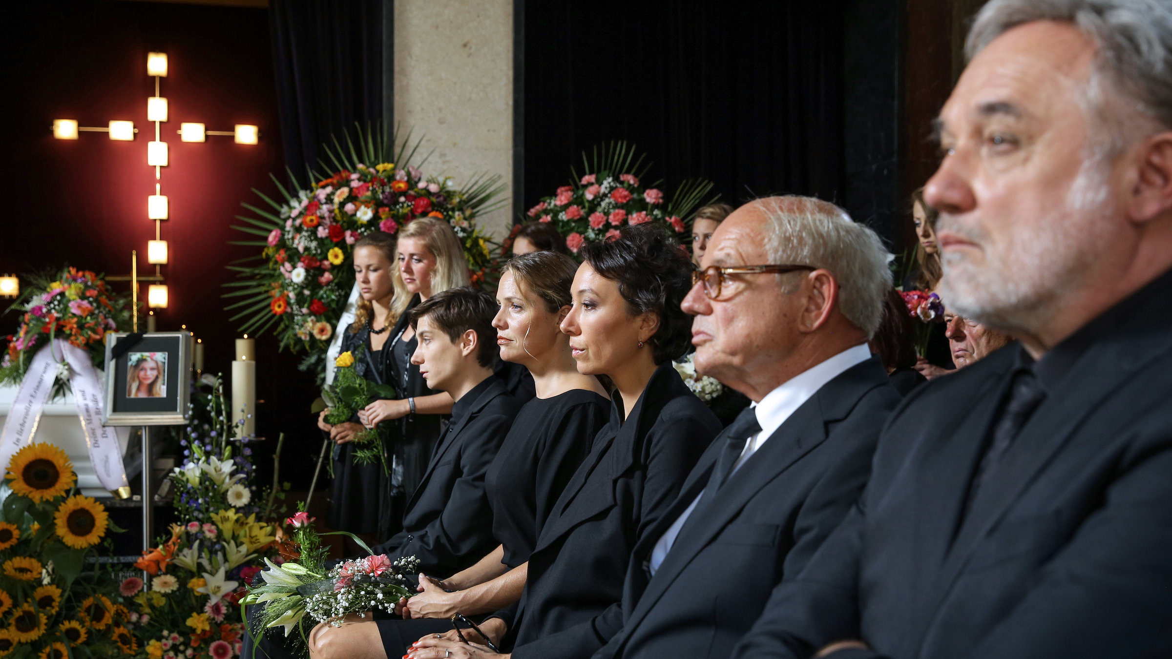 "Pregau - Kein Weg zurück: Der große Tag": Nikolai Gemel (Lukas), Patricia Aulitzky (Edith Rieder), Ursula Strauss (Maria Bucher), Wolfgang Böck (Johann Hartmann), Karl Fischer (Elias Hartmann)