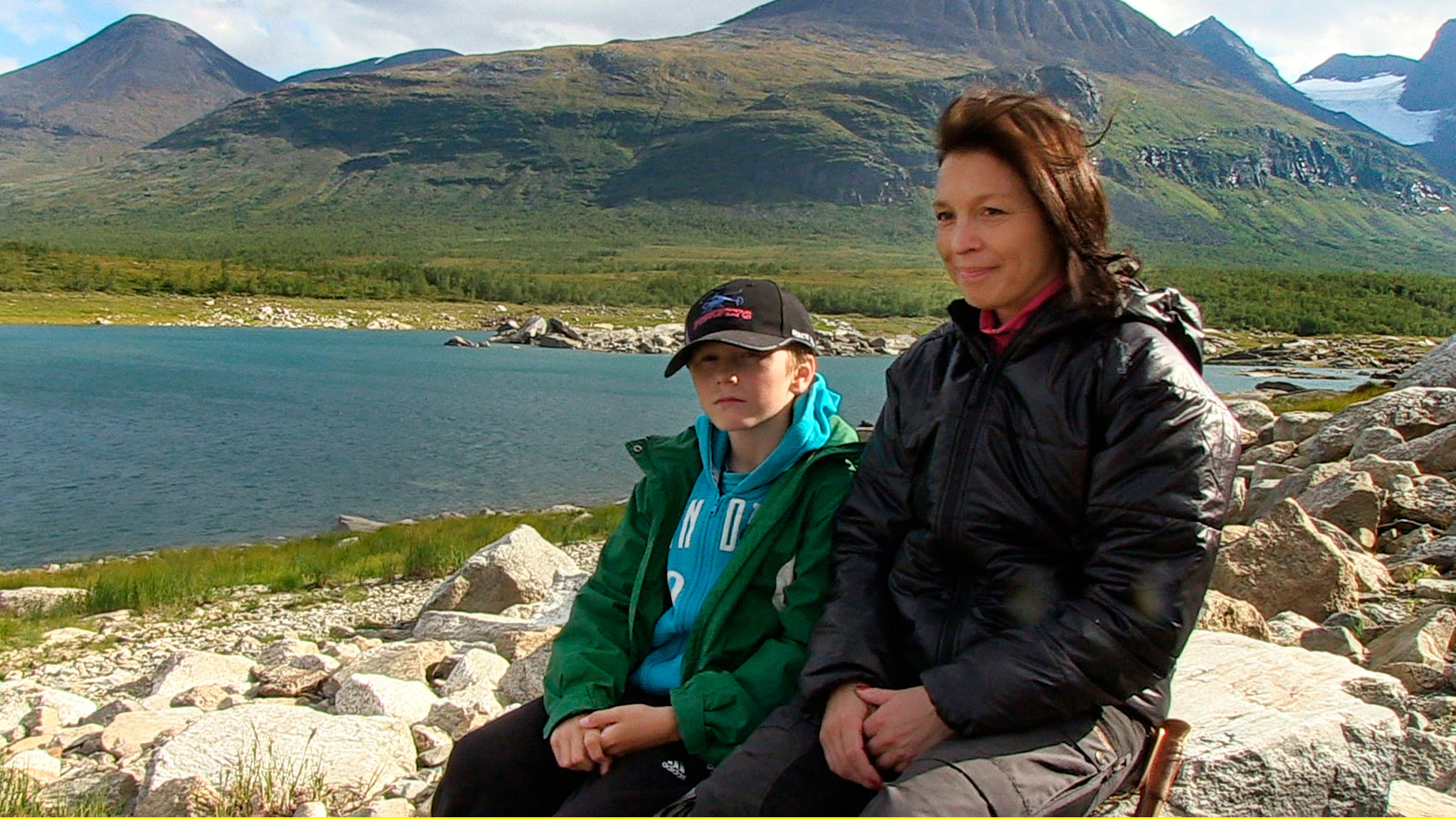 "Menschen am Rande der Welt - Lappland": Die Sami wie Victoria Harnesk und ihren Sohn Niila zieht es im Sommer ins Fjäll (ins Gebirge zwischen Schweden und Norwegen).