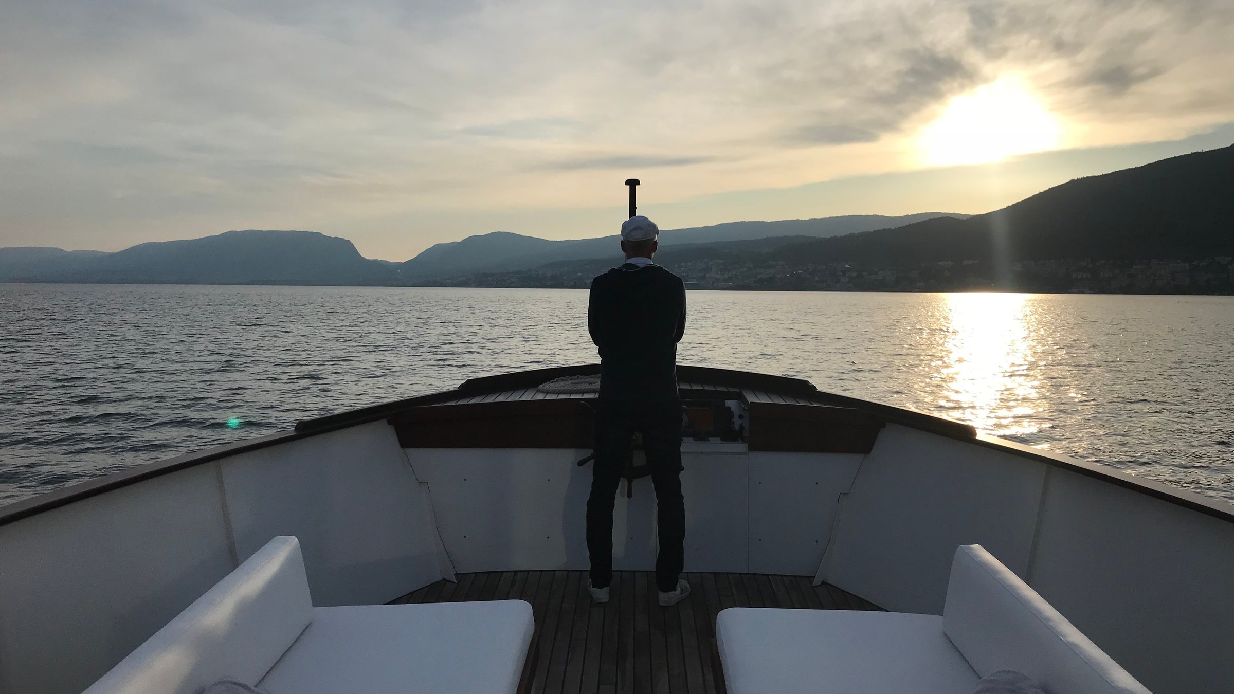 "Traumseen der Schweiz - Frühlingsgeschichten am Wasser": Kapitän Patrik Bucher auf dem umgebauten ehemaligen Fahrgastschiff Romandie I.