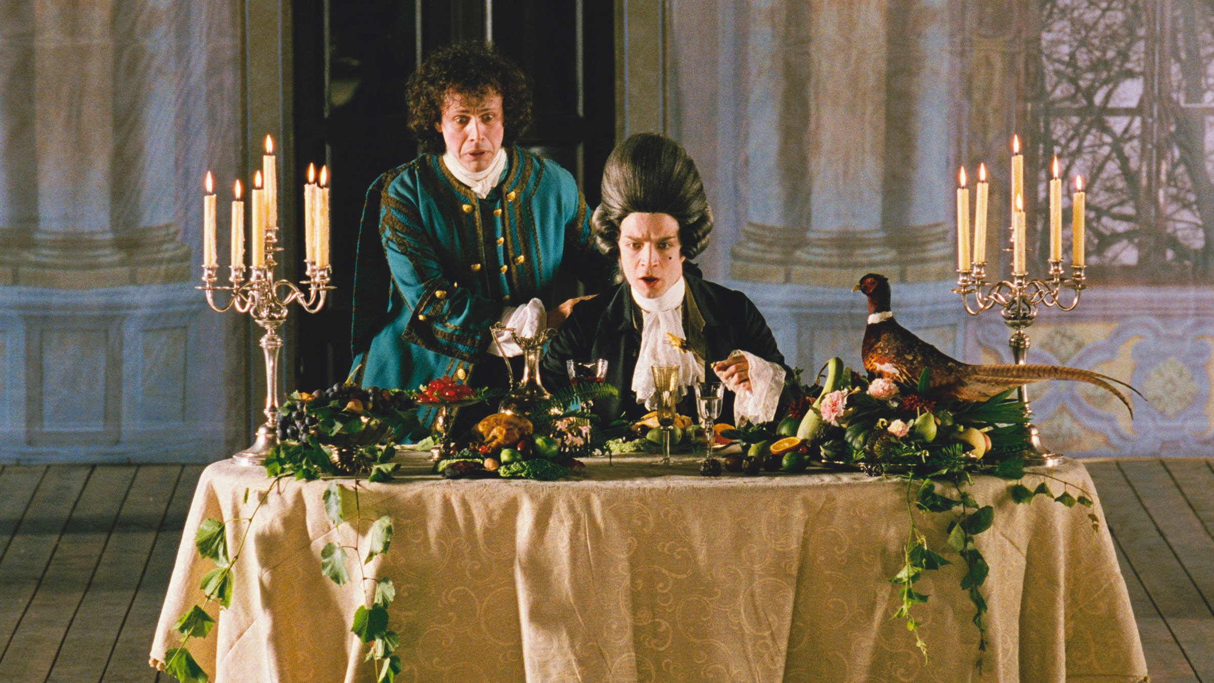 "Ich, Don Giovanni": Lorenzo Da Ponte (Lorenzo Balducci, re.) und Wolfgang Amadeus Mozart (Lino Guanciale) entwerfen gemeinsam die Szenerie einer großen Oper.