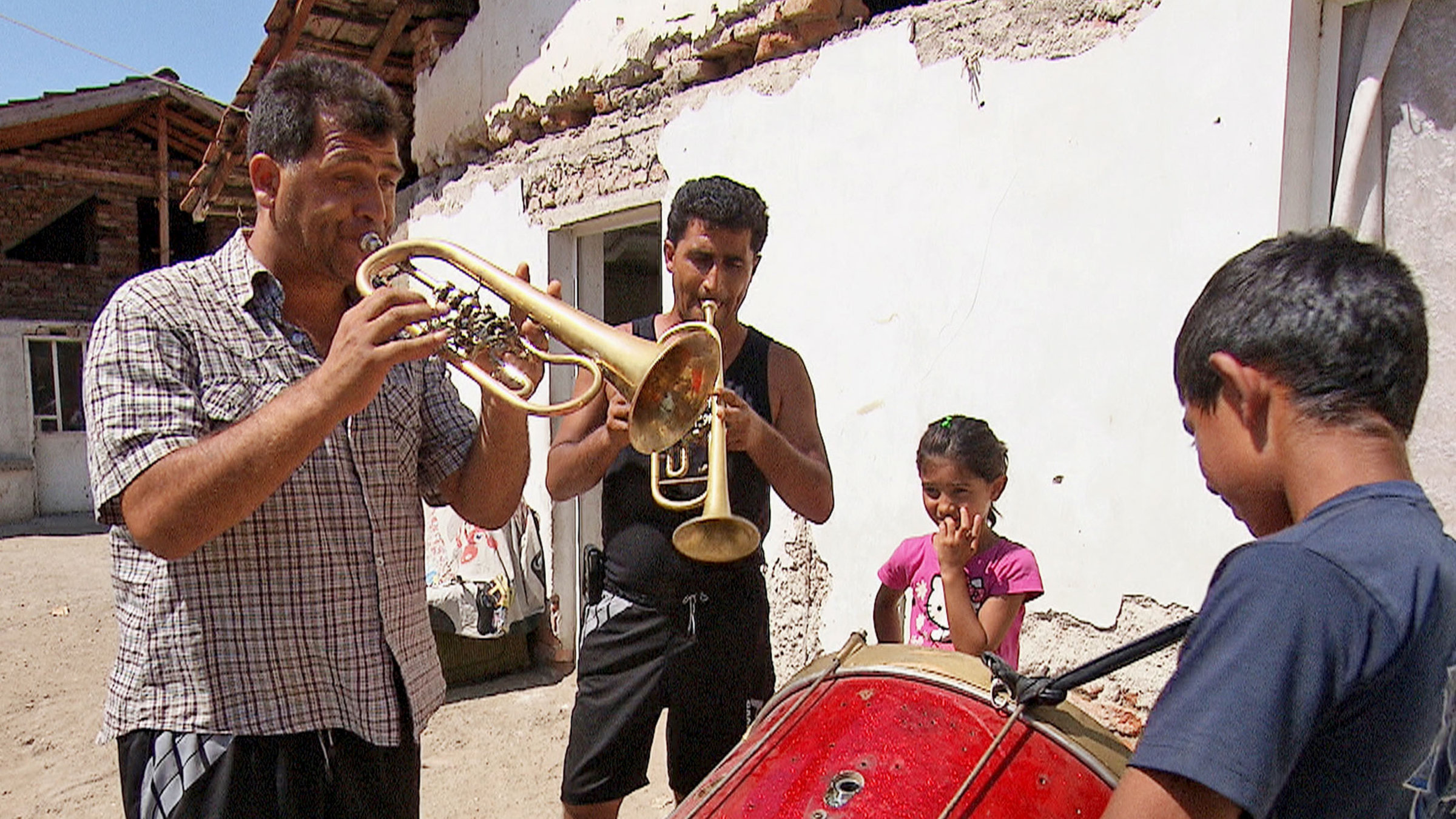 "Die Donau - Reise in ein unbekanntes Europa, Vom Eisernen Tor bis nach Russe mit Urs Gredig": Die Roma-Band der Gebrüder Angelovi.