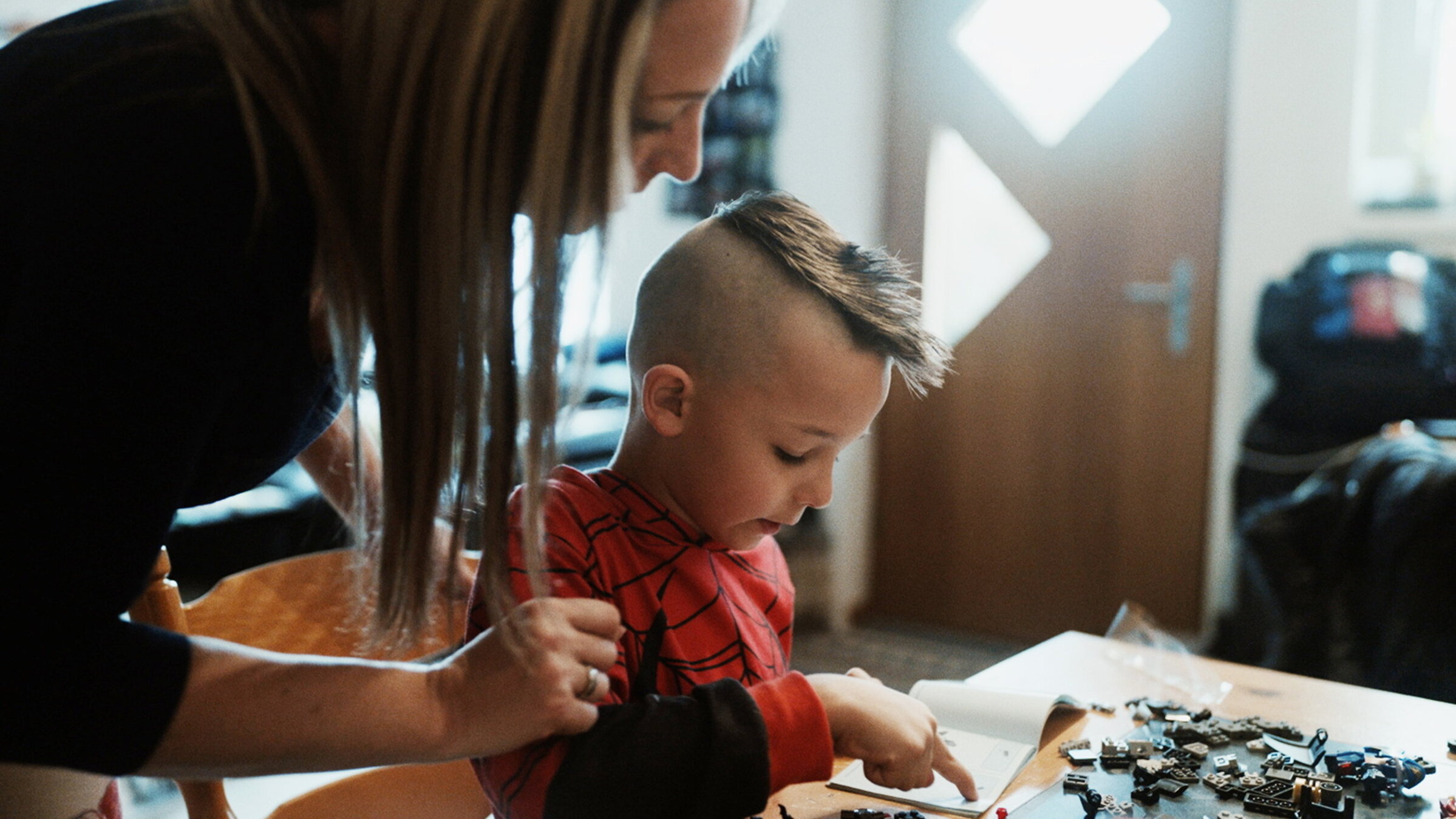 "Familien am Limit – Wenn Kinder alle Grenzen sprengen": Olivia und Lion zuhause.