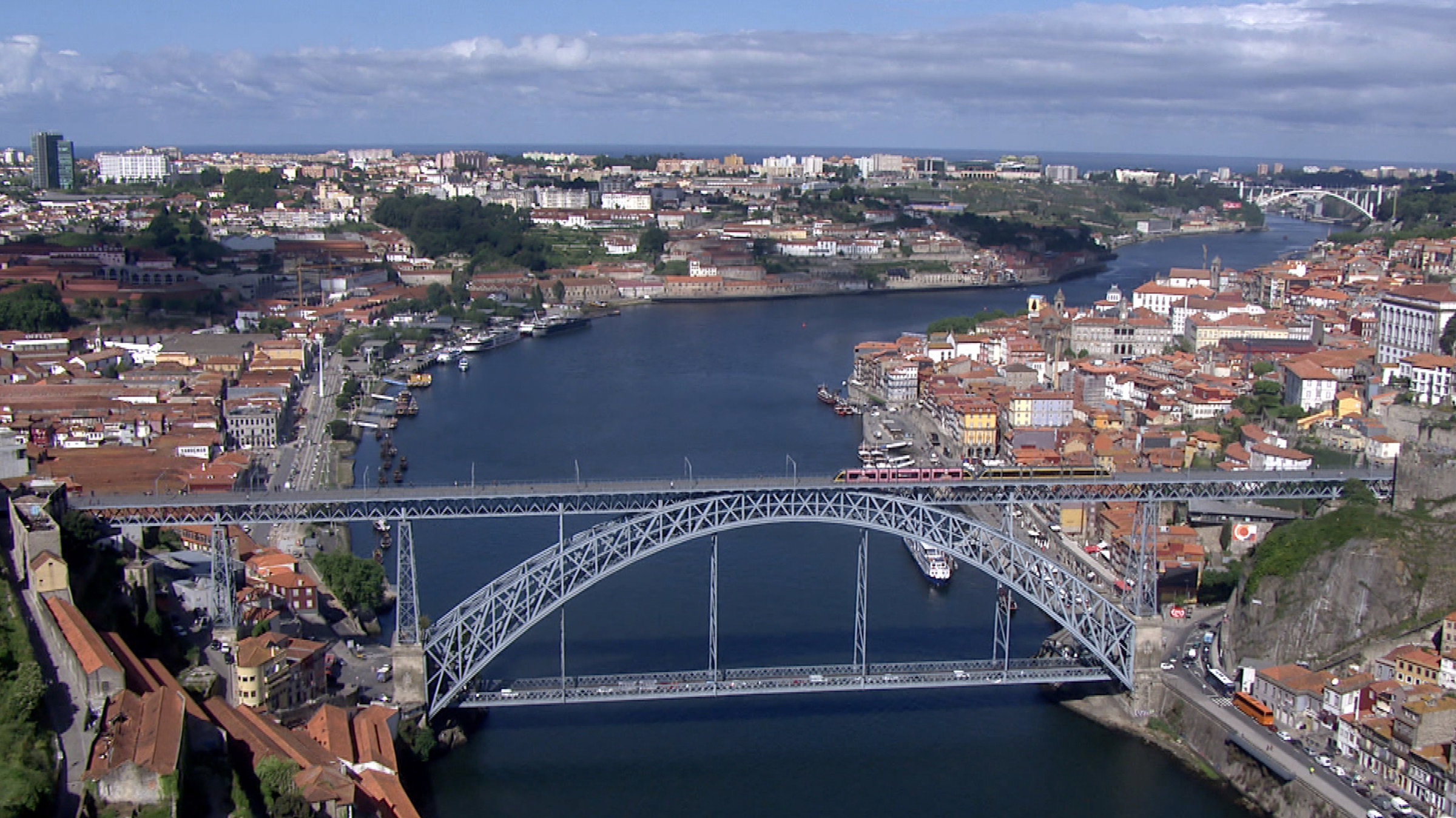 "Porto - Eine Stadt erfindet sich neu": Blick von oben auf Porto