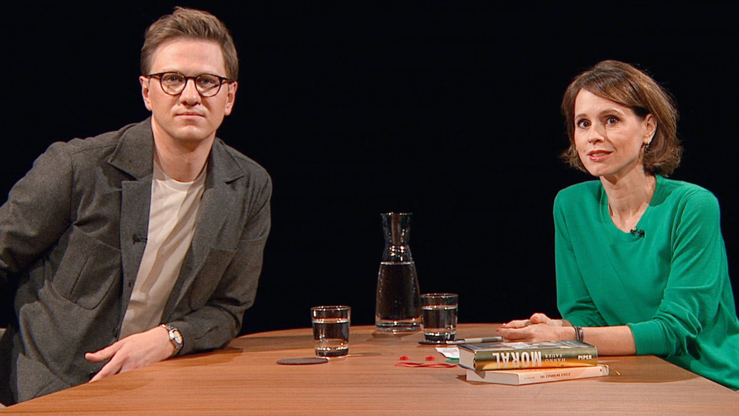 "Sind wir zu moralisch, Hanno Sauer? - Gast: Hanno Sauer": Hanno Sauer, Professor für Philosophie, und Moderatorin Barbara Bleisch.