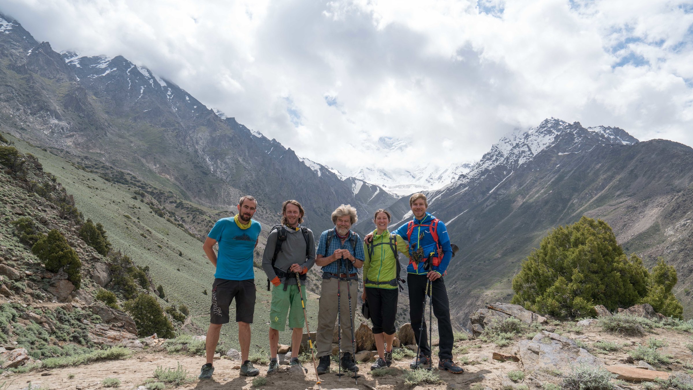 "Nanga Parbat - Mein Schlüsselberg": Reinhold Messner (Mitte) und das Filmteam bei der Filmreise 2019.
