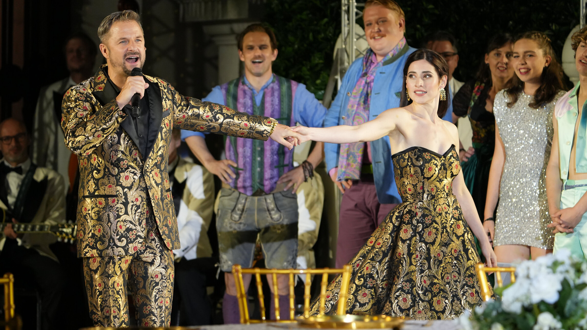 "Jedermann": Philipp Hochmair (Jedermann), Deleila Piasko (Buhlschaft).