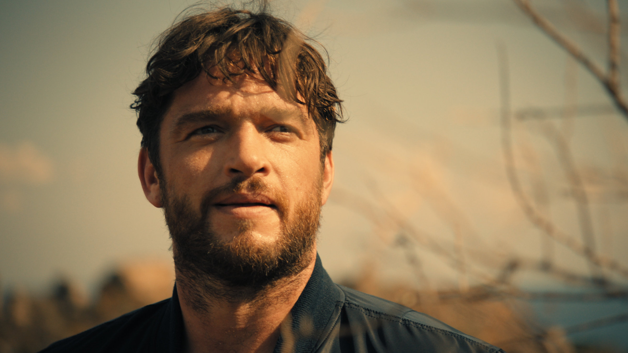 "Dengler - Fremde Wasser": Georg Dengler (Ronald Zehrfeld) in Nahaufnahme.