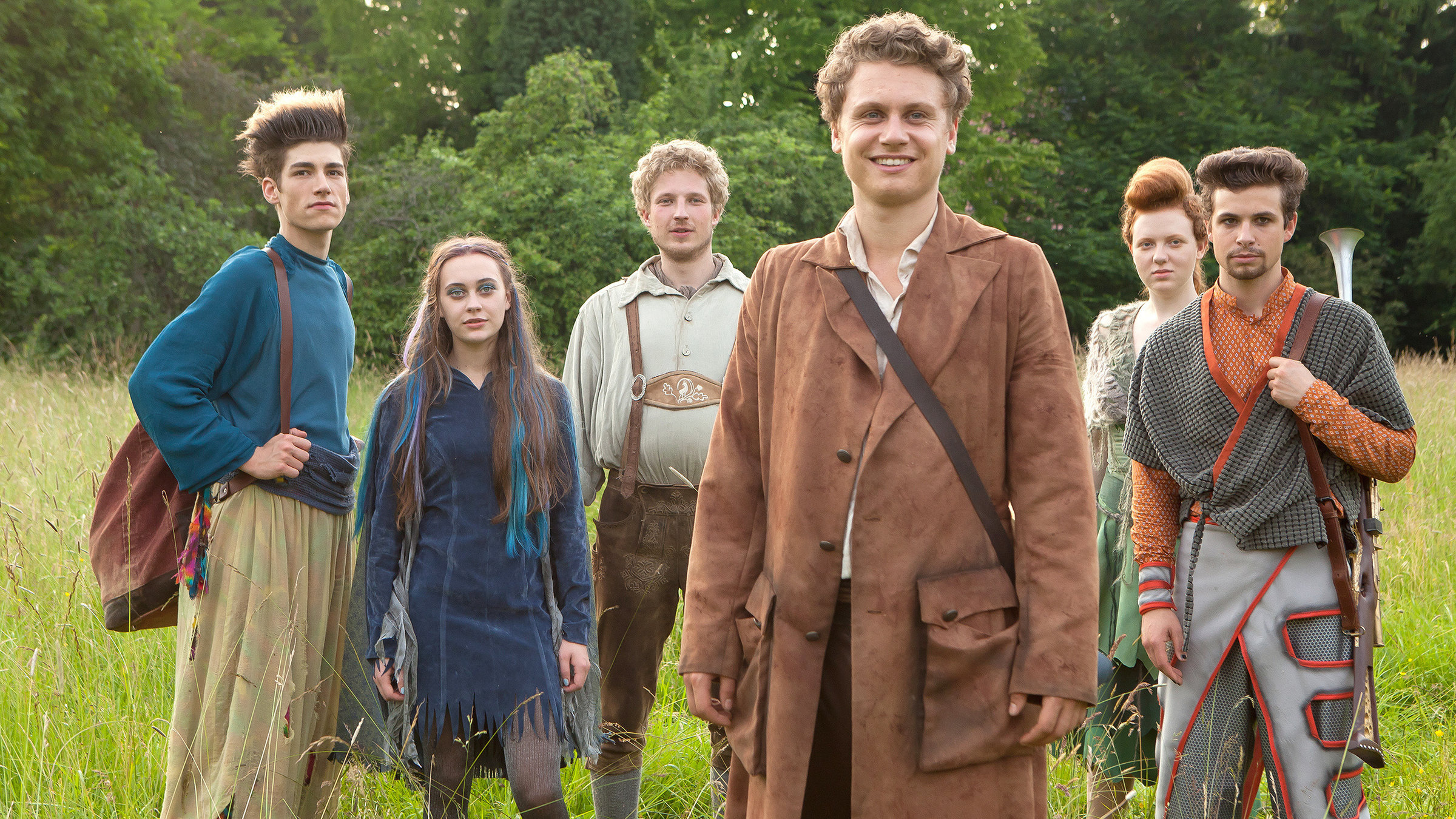 "SECHSE KOMMEN DURCH DIE GANZE WELT": Die Sechse (v. l.: Maximilian Gehrlinger, Nicole Mercedes Müller, Anton Rubtsov, Rafael Gareisen, Alissa Wilms, Emil Reinke)