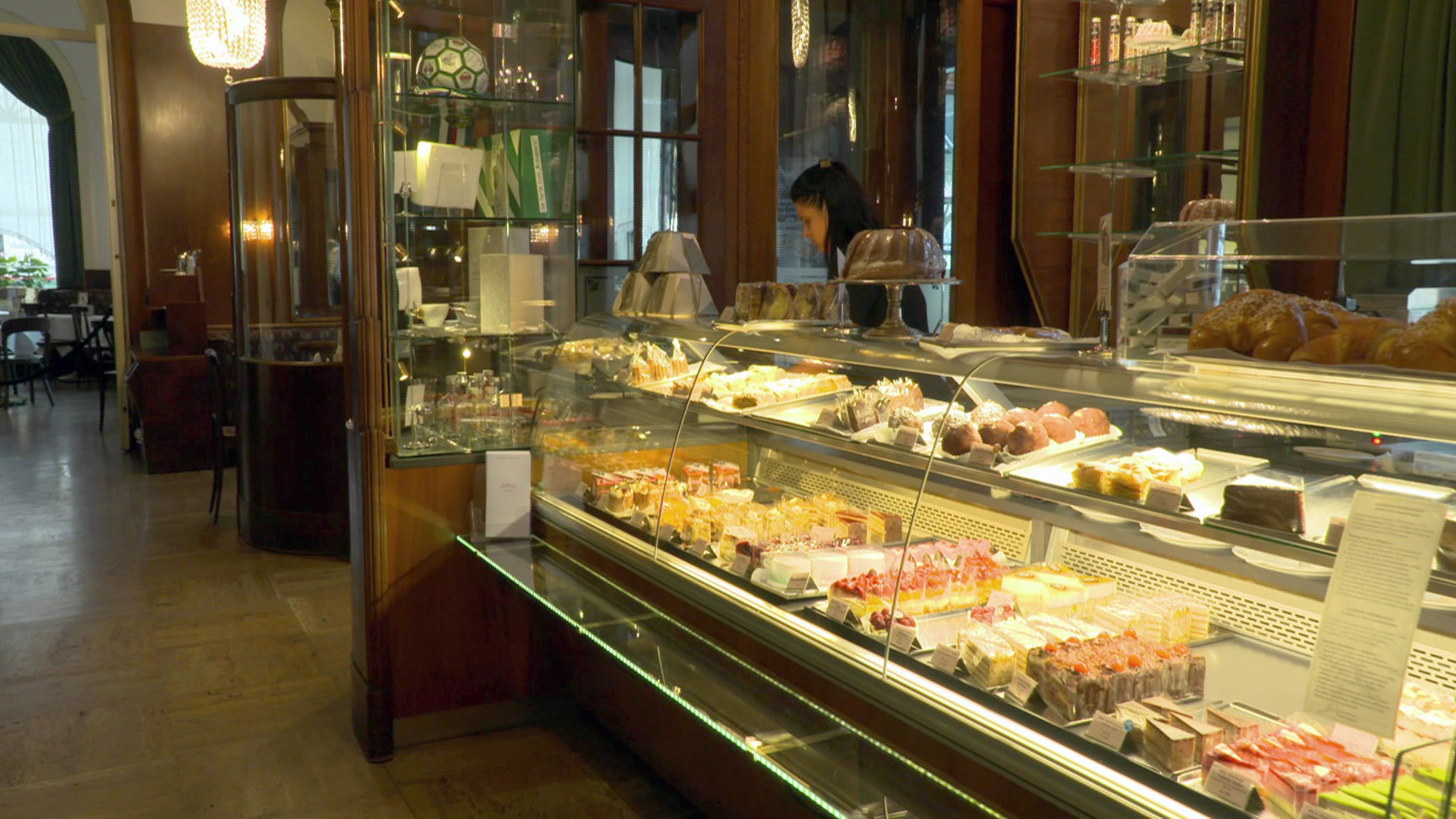 "Wiener Kaffeehausgeschichten": Was in einem guten Kaffeehaus nicht fehlen darf; Hausgemachte Mehlspeisen.