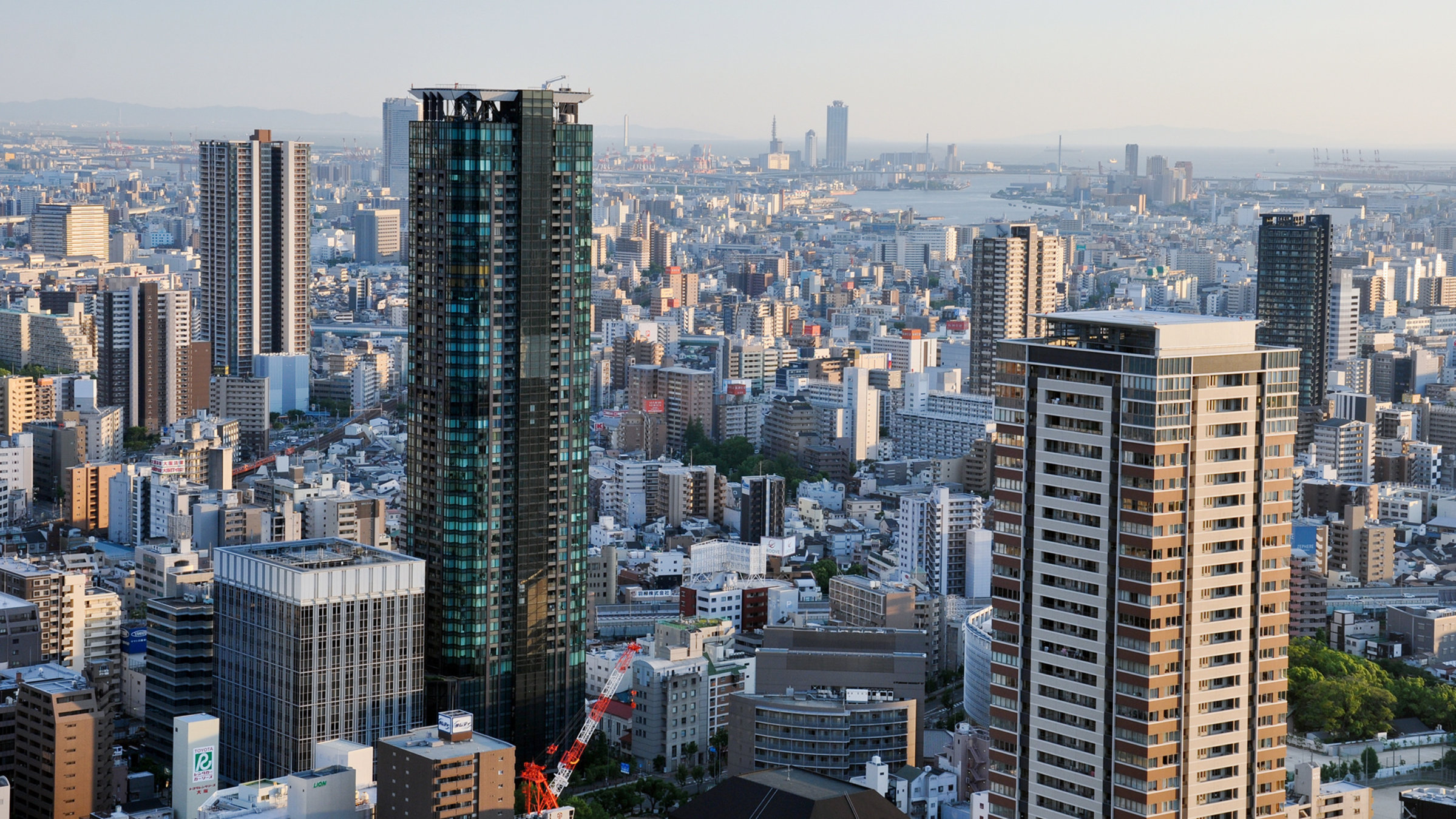 "Fokus Japan - Hektische Megacity, erholsame Landidylle und faszinierende Essgewohnheiten (3/3):" Die Stadt Osaka, Blick vom Umeda Sky Building.