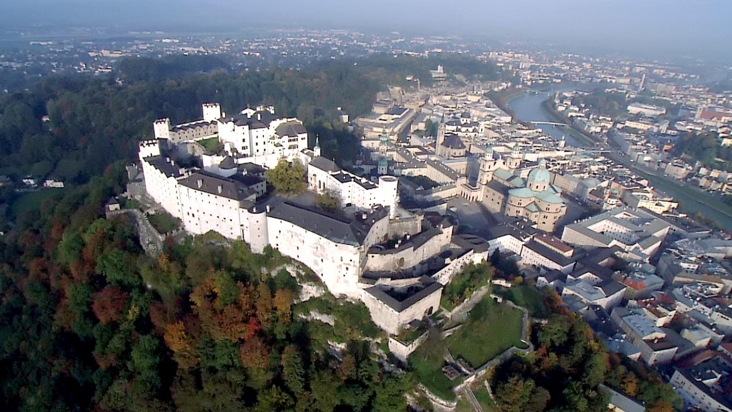 "Salzburg - Im Schatten der Felsen" - Festung Hohensalzburg.