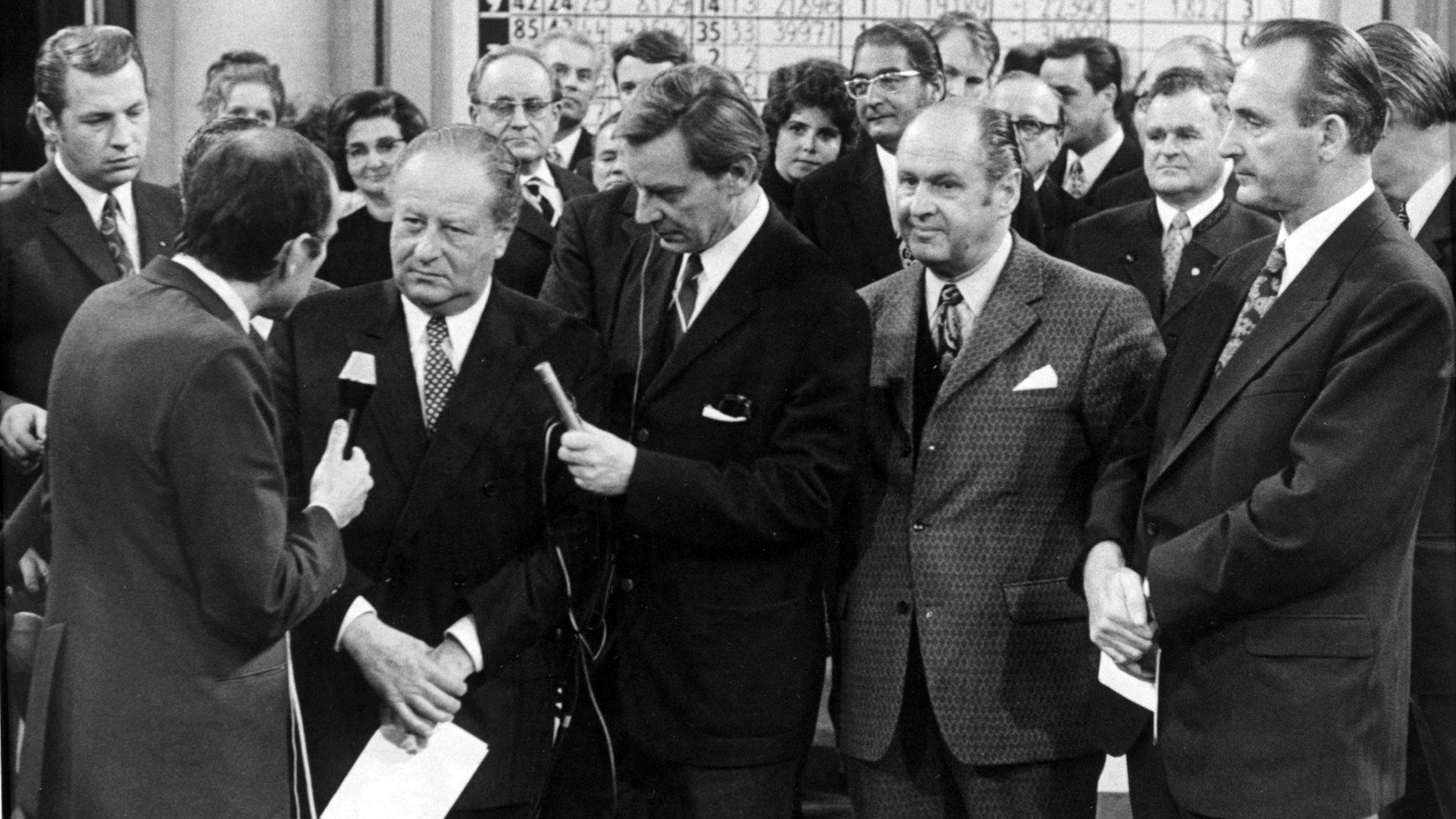 "Österreich II - Die Ära Kreisky - Die Reformen": Die Ära Kreisky beginnt mit dem Wahlsieg der SPÖ 1970 - erstmals in der Geschichte der Zweiten Republik erringt sie die relative Mehrheit im Nationalrat. Bruno Kreisky.