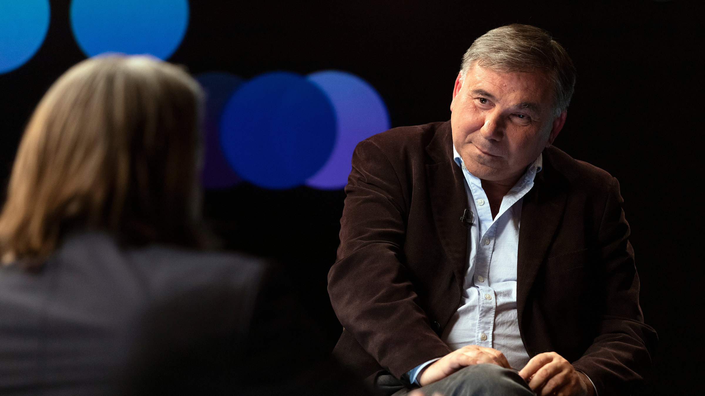 "Precht: Zeitenwende? - Die Welt nach dem Kriegsschock": Ivan Krastev sitzt im Studio Precht gegenüber.