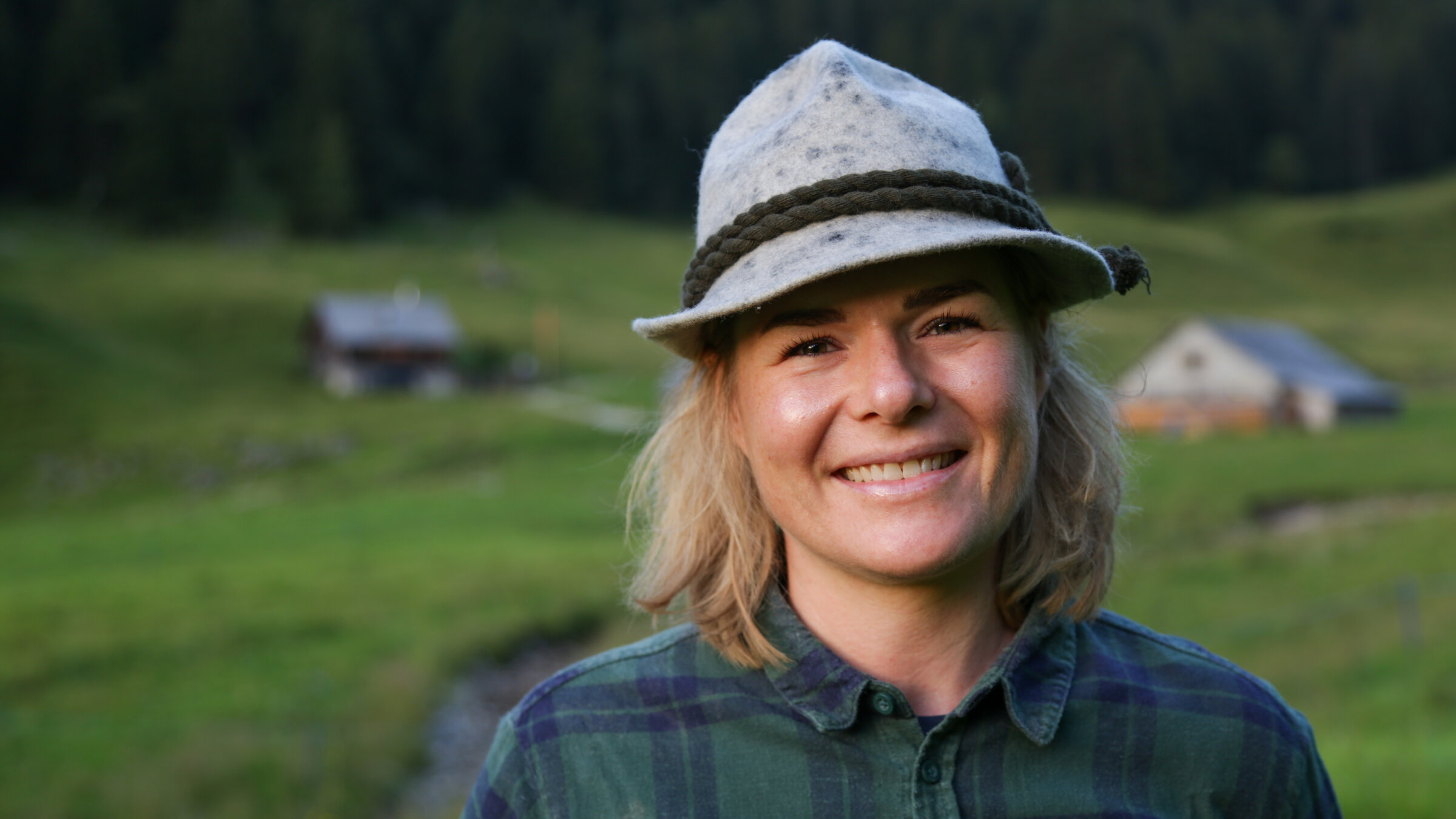 "Bergfreundinnen - Traumjob Berghütte?": In der neuen Bergfreundinnen-Doku will Katharina "Kaddi" Kestler herausfinden: Ist die romantische Vorstellung der eigenen Berghütte wirklich etwas für mich?