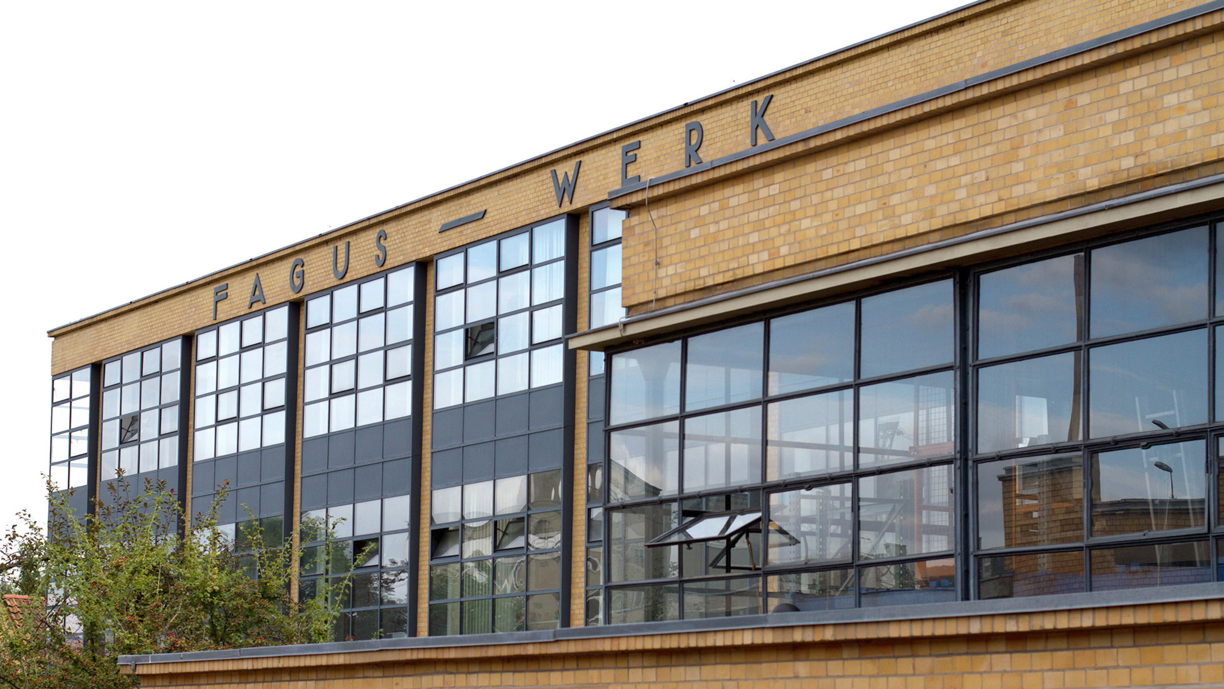 Schätze der Welt - Erbe der Menschheit: Das Fagus-Werk in Alfeld" - Fagus-Werk, Alfeld; ehemaliges Kesselhaus und Haauptgebäude.