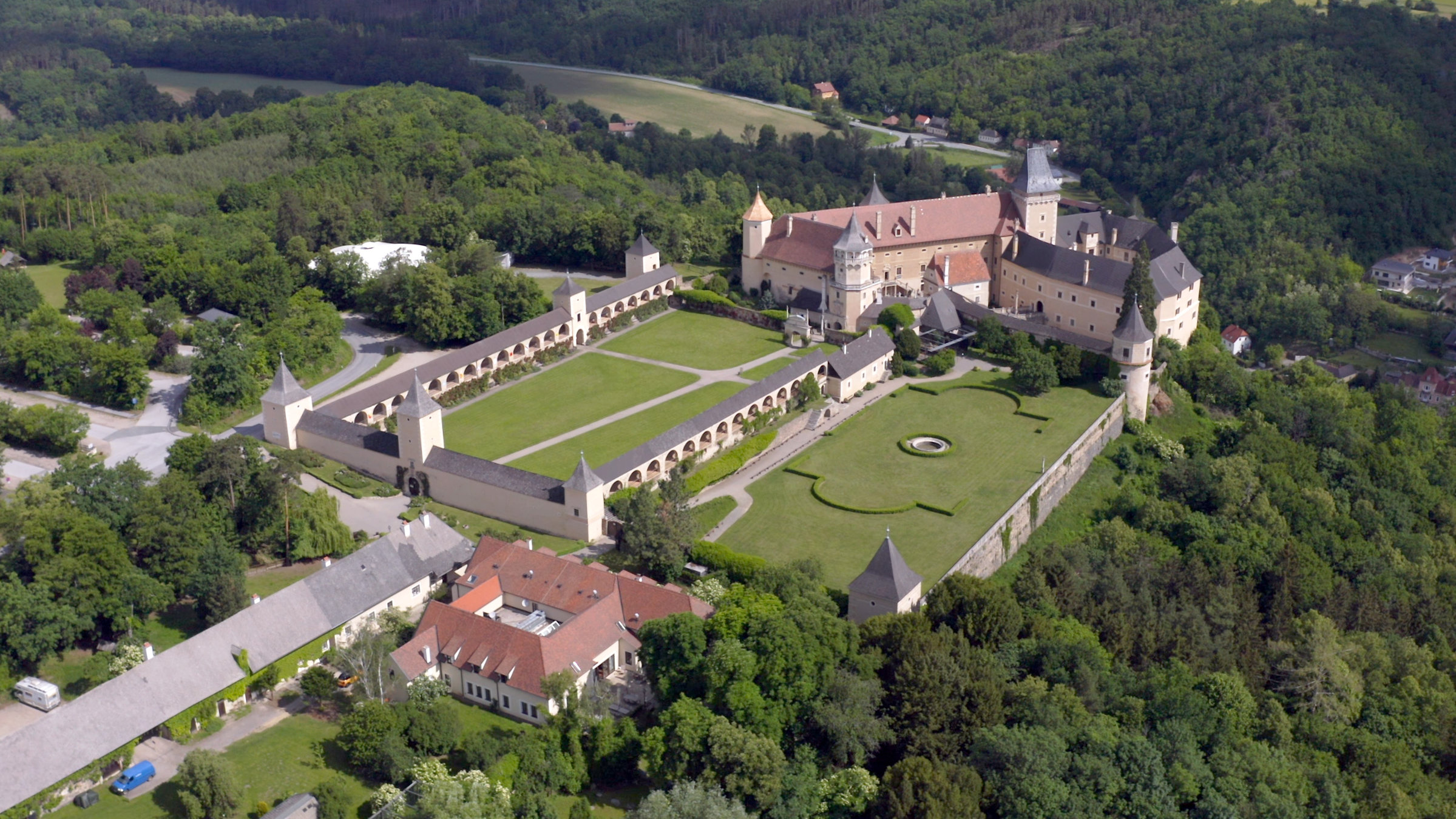 "Burgen und Schlösser in Österreich – Das östliche Waldviertel":  Das Renaissanceschloss Rosenburg.