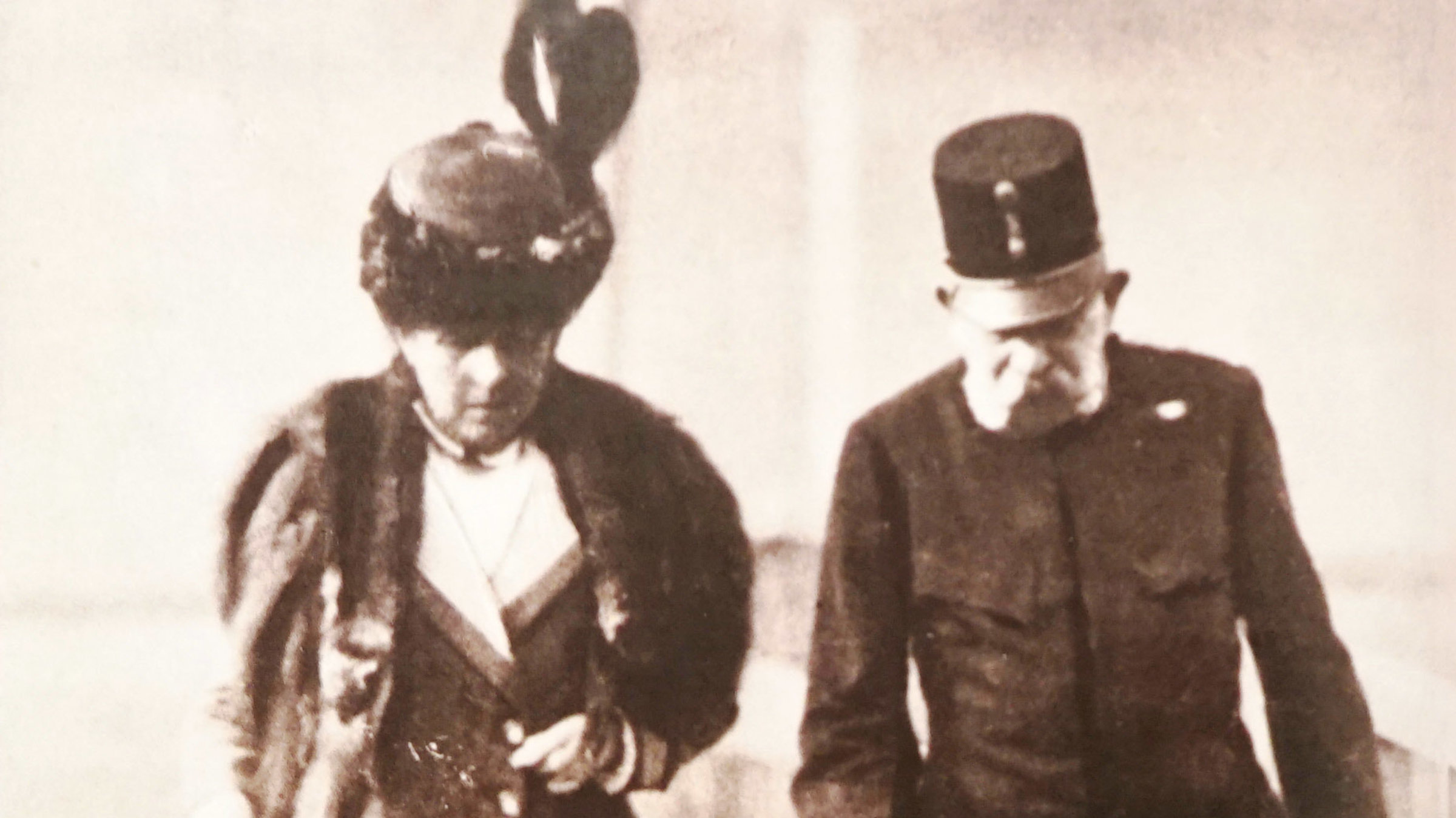 "Kaiser Franz Joseph - 82 Sommer im Salzkammergut": Kaiser Franz Joseph in Bad Ischl beim Spaziergang mit Katharina Schratt.