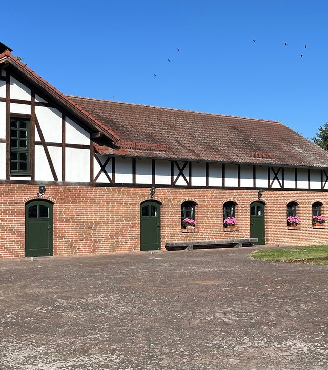 "Katholischer Gottesdienst - Erzähle, worauf du vertraust": Außenansicht der Fazenda da Esperança Gut Neuhof in Nauen bei Berlin.