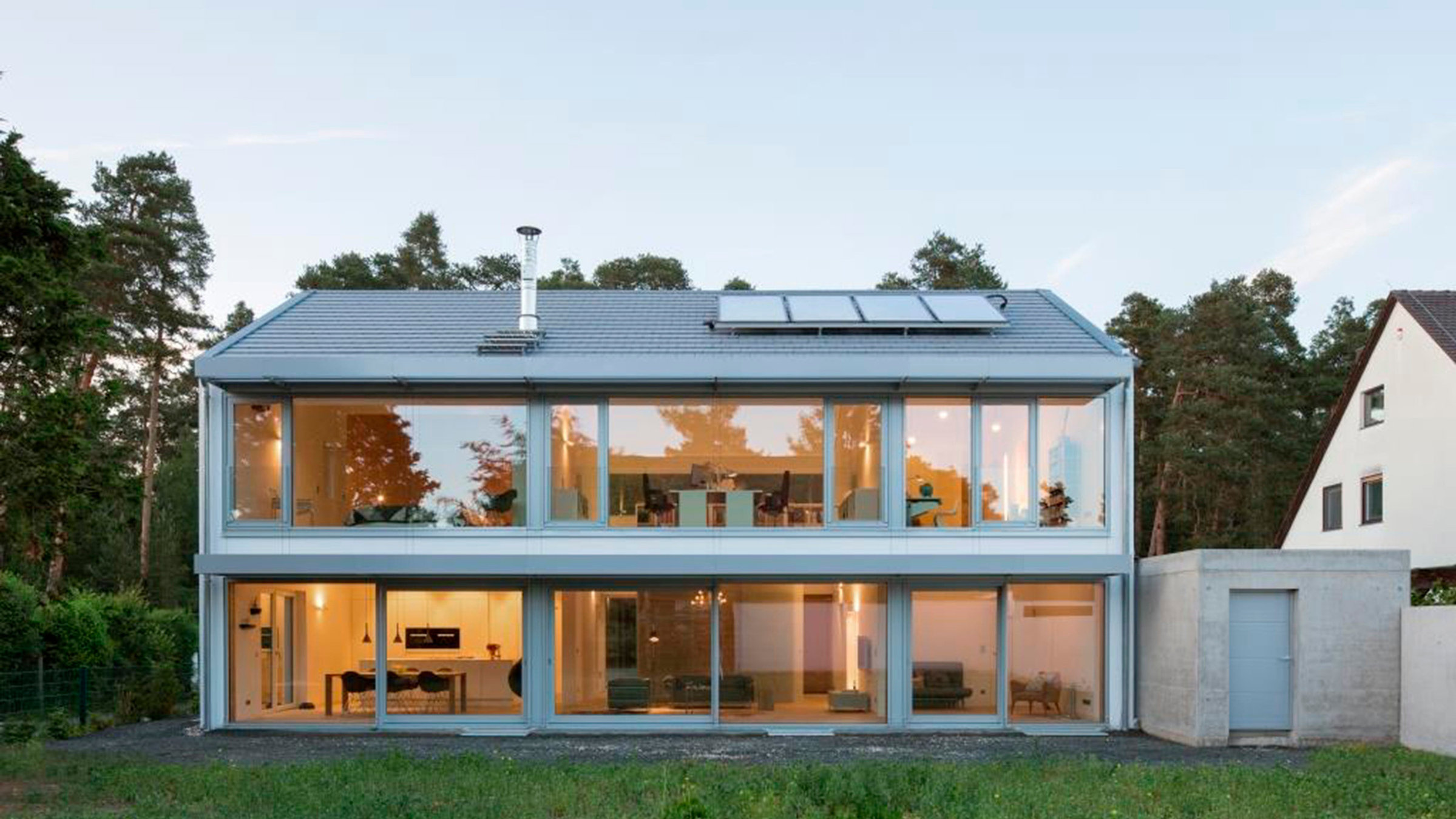 "Traumhäuser - Ein Stadthaus am Waldrand": Völlig offen nach Süden: Die Bauherren legten Wert auf helle, großzügige Raumfolgen.