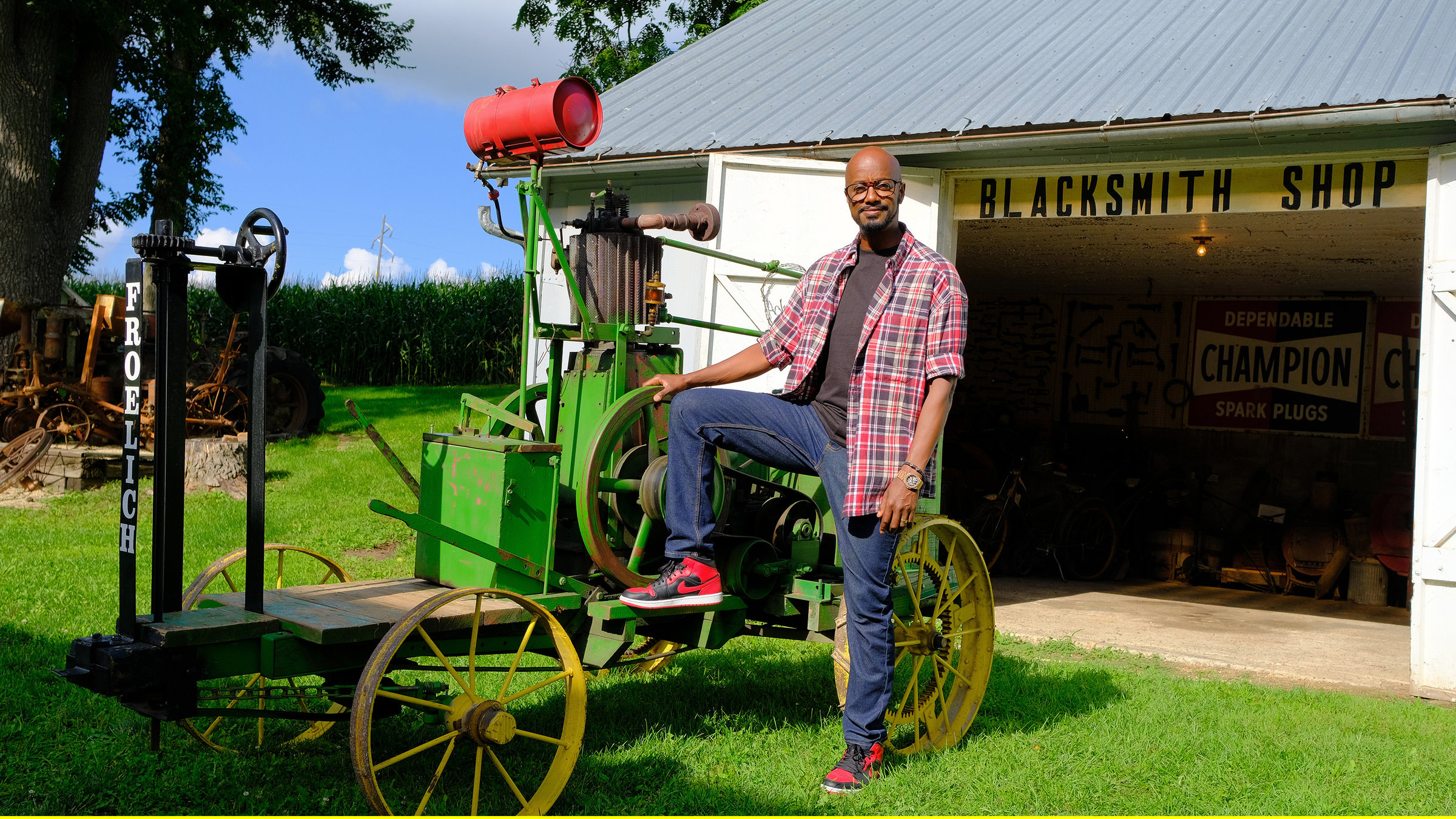 "Dibaba in Amerika - 2000 Meilen - Die großen Ebenen": In Iowa existiert noch einer der ersten Traktoren mit Benzinmotor, ein "Froelich".