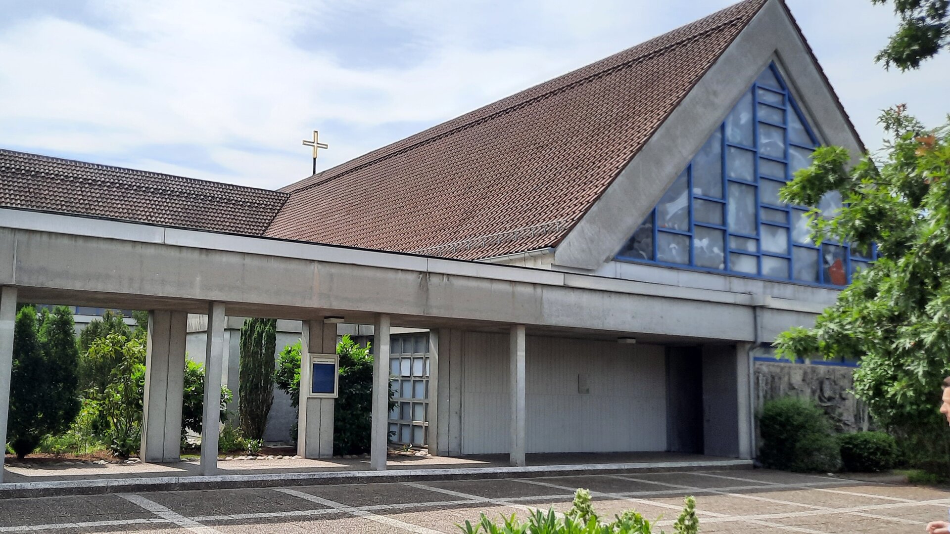 "Katholischer Gottesdienst - Be-Geistert!": Außenansicht der Pfarrkirche St. Georg in Jockgrim