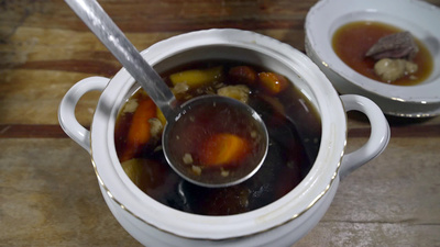 Ausgelöffelt - Das Comeback der Suppe
