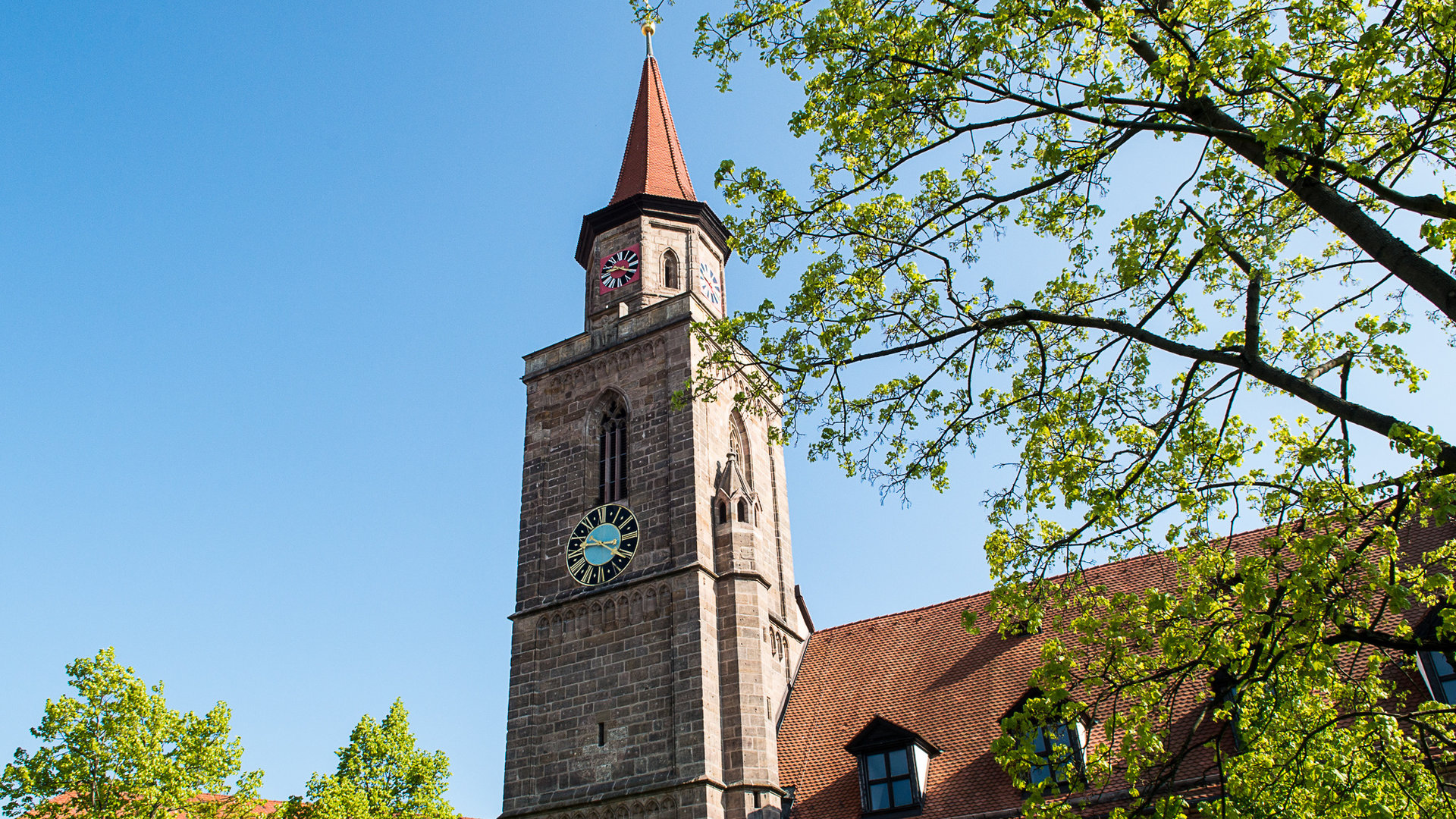 "Evangelischer Gottesdienst - Lieben": Außenaufnahme St. Michaelskirche in Fürth.