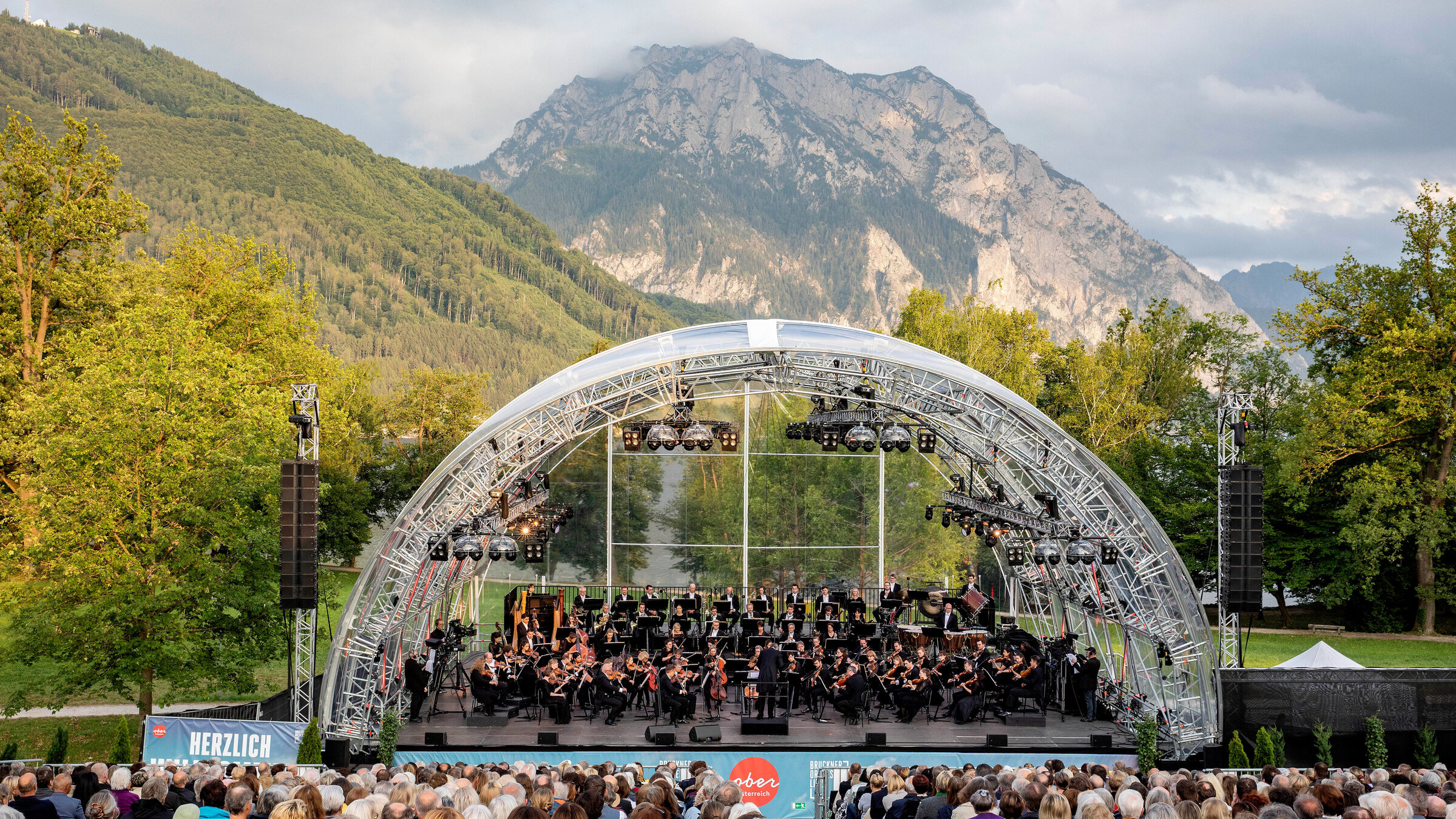 "Klassikstars am Traunsee 2024": Bühne - „Klassikstars am Traunsee“.