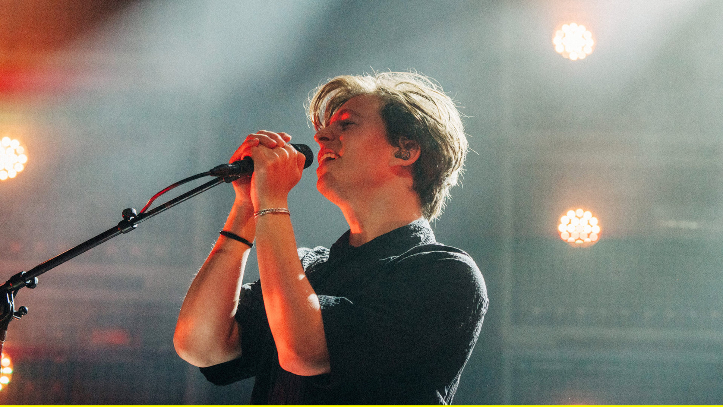 "SWR3 New Pop 2021 - Giant Rooks": Der Sänger auf der Bühne