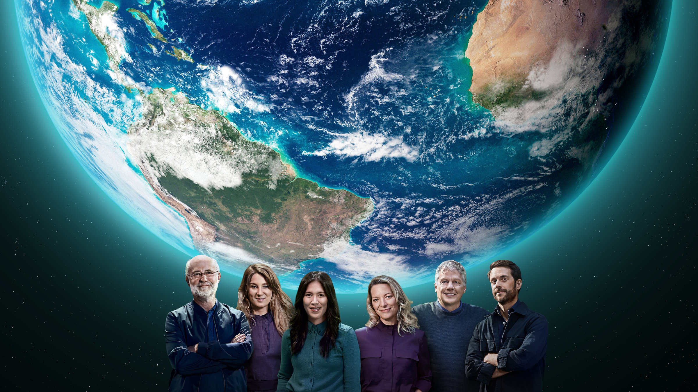 "Terra X: Unsere Kontinente - "Europa": Prof. Harald Lesch, Jasmina Neudecker, Dr. Mai Thi Nguyen-Kim, Prof. Antje Boetius, Prof. Colin Devey und Mirko Drotschmann vor der Weltkugel.