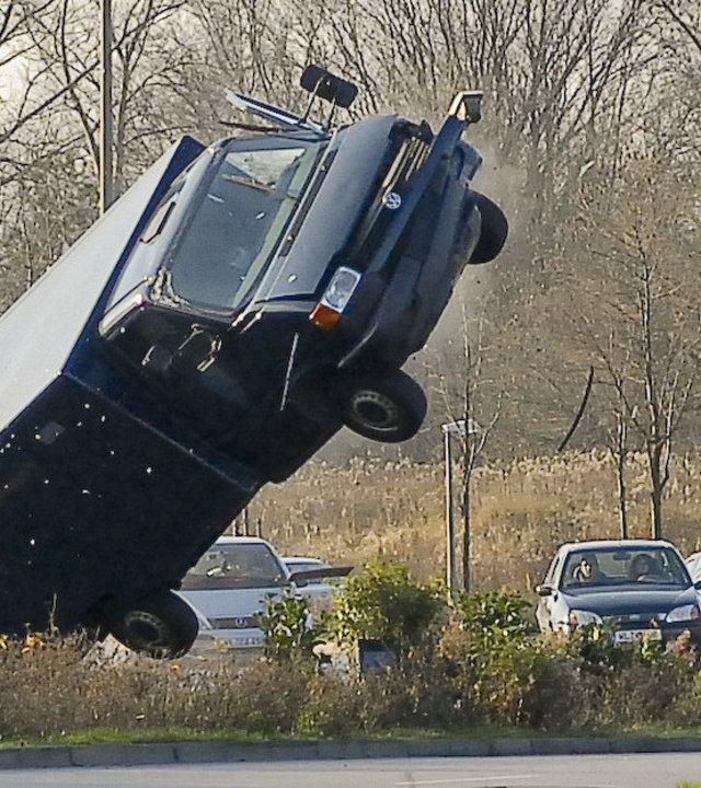 "Die Rettungsflieger - Das Streben nach Glück": Ein Werttransporter überschlägt sich.