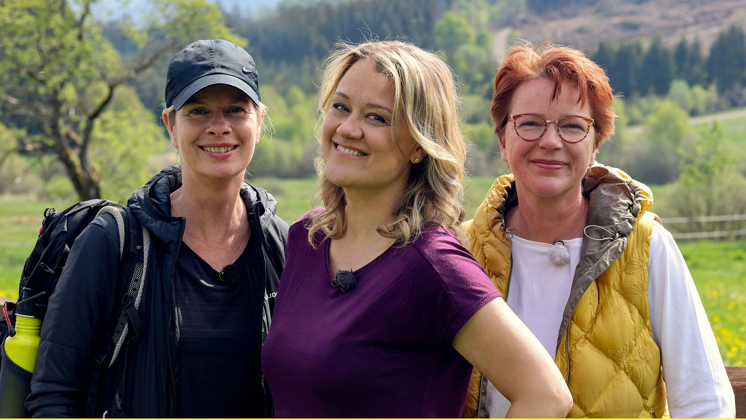 "Lisa wandert den Rothaarsteig": Lisa Feller (M) entdeckt den Wander-Westen. Gemeinsam mit Wanderführerin Stefanie Hetzel (l) und der Sauerland-Krimiautorin Kathrin Heinrichs (r) entdeckt Lisa Feller zunächst den Roothaarsteig und präsentiert im Anschluss die schönsten Wanderwege in Unserem Westen
