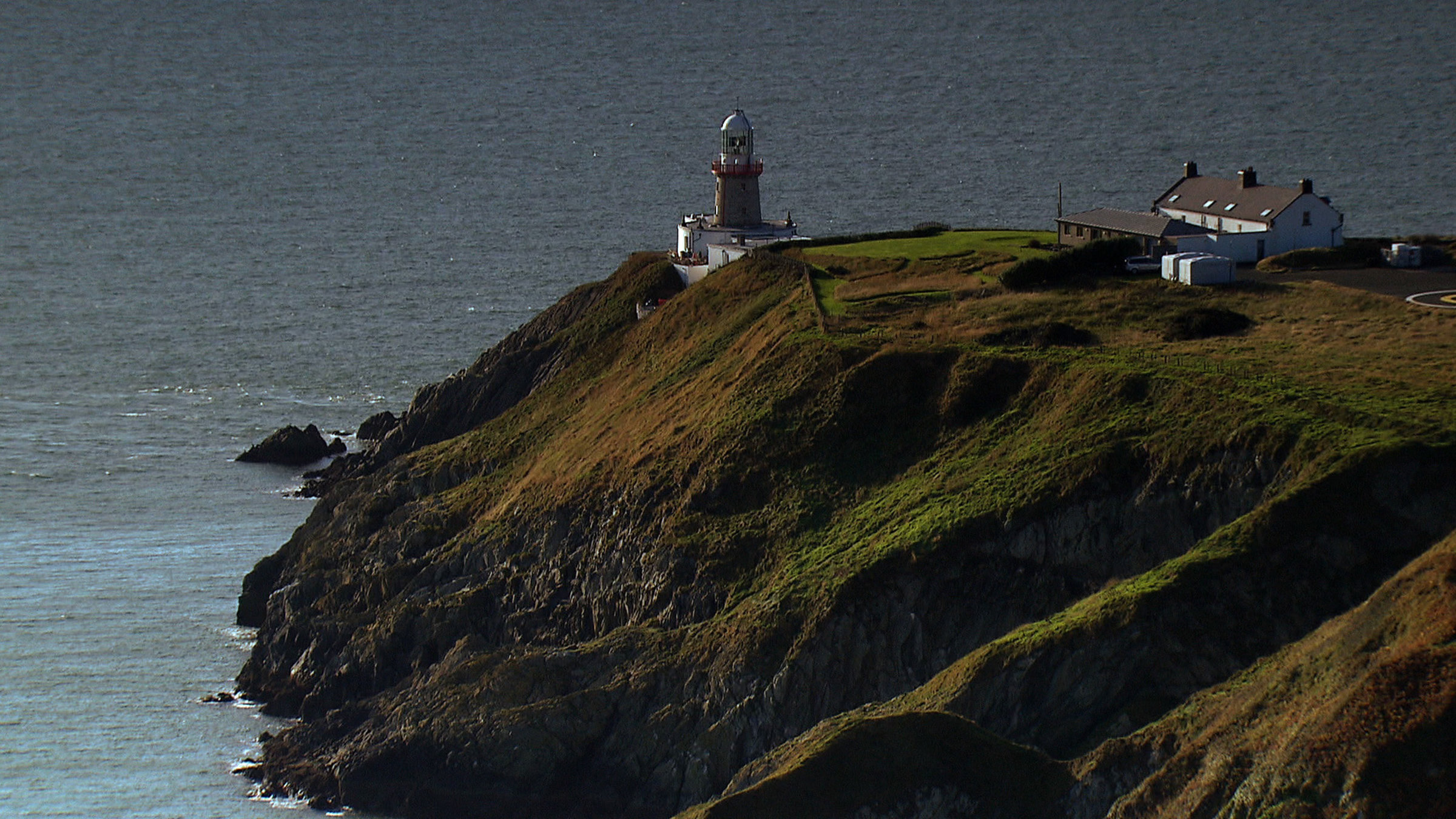 "Irlands Küsten (1/5) - Dublin und der Osten":  Entlang der schroffen Küste.