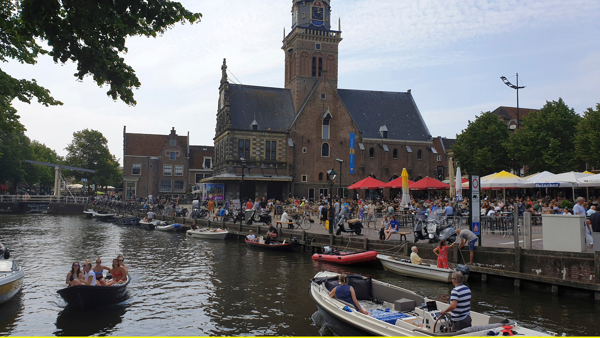 "Nordholland - Entspannen zwischen Nordsee und Ijsselmeer": Blick auf das Rathhaus von Alkmaar.