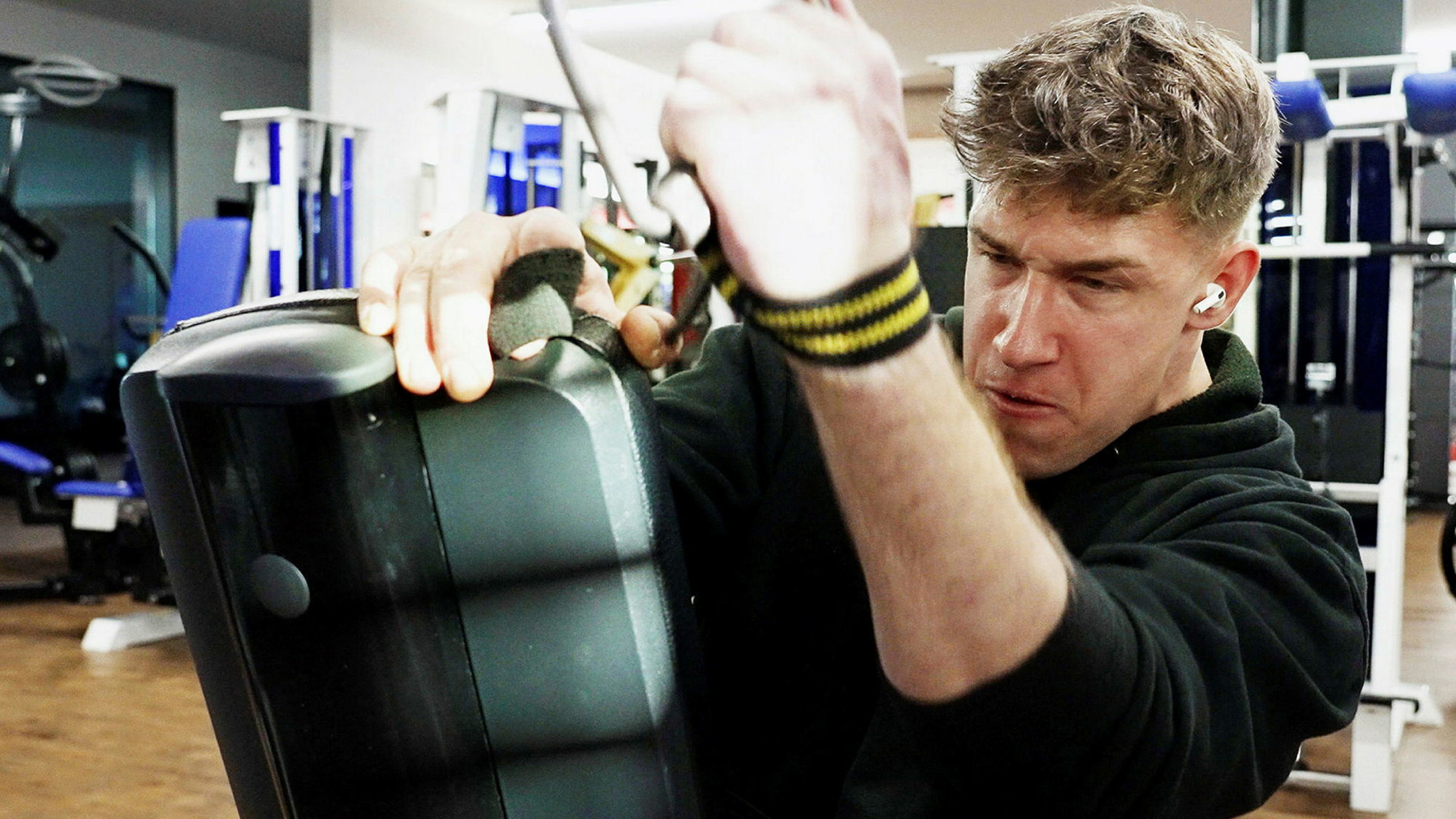 "Wann macht Pumpen krank?": Bela am Fitnessgerät