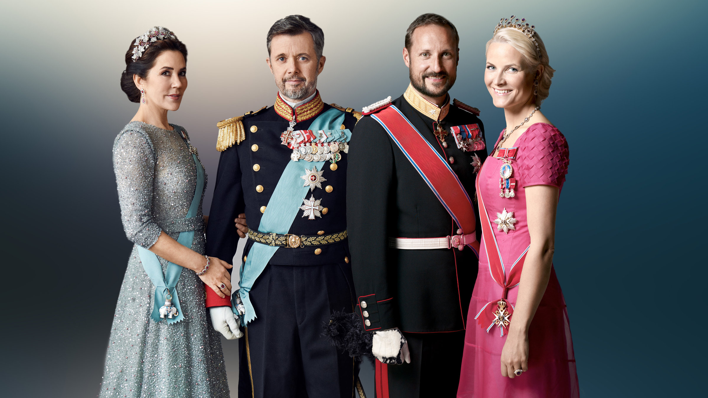 "ZDFroyal: Mein Mann, der Kronprinz - Die Thronfolger in Norwegen und Dänemark": Das dänische Kronprinzenpaar Mary und Frederik von Dänemark steht neben dem norwegischen Kronprinzenpaar Haakon und Mette-Marit.