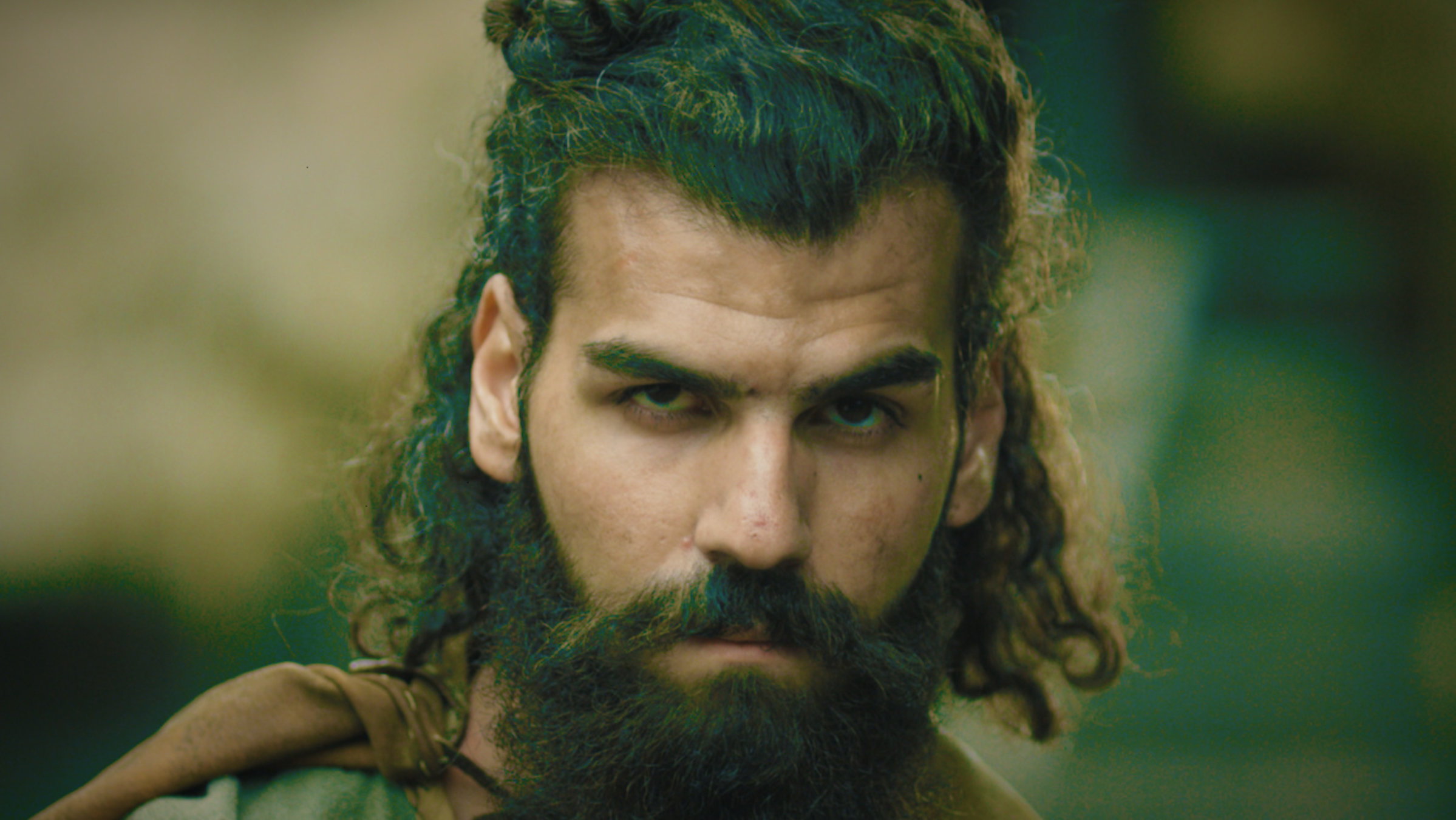 "Terra X - Große Völker: Die Germanen": Spielszene - Schauspieler als Germane hergerichtet.