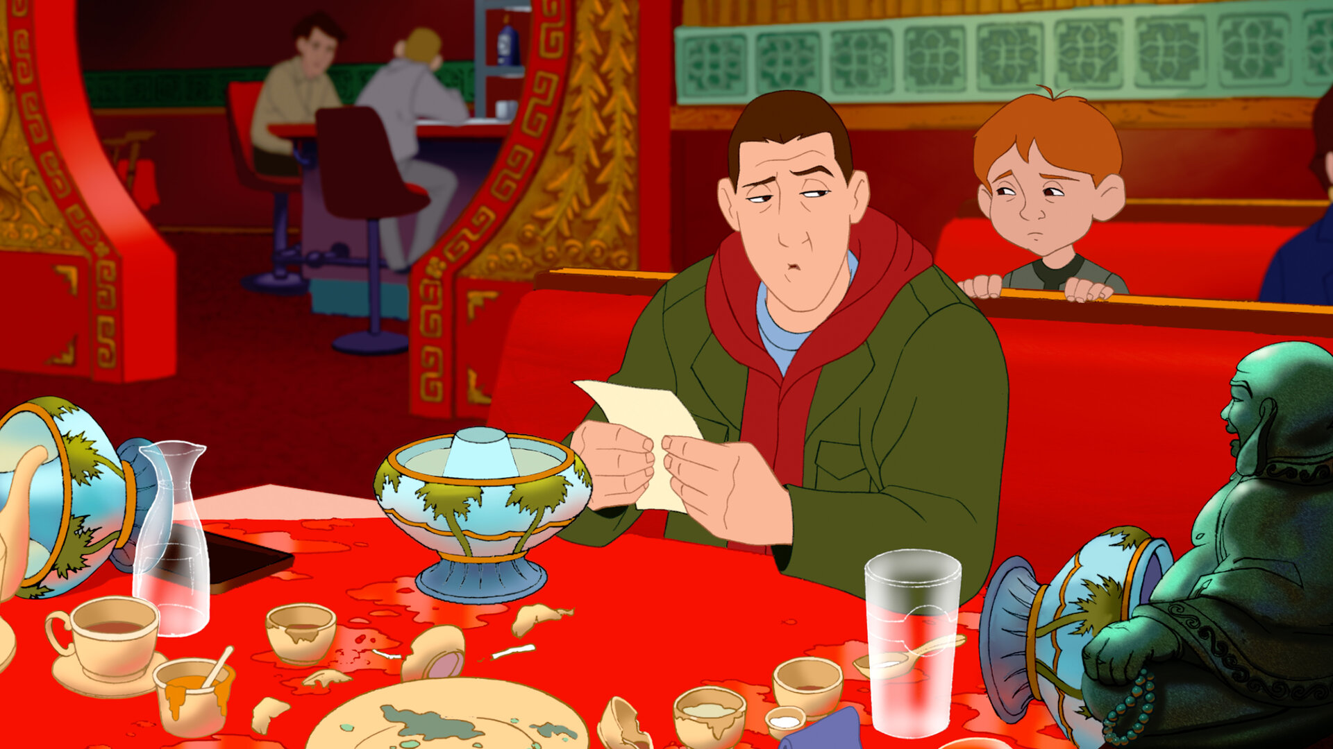"Adam Sandlers acht verrückte Nächte": Animation: Davey sitzt niedergeschlagen in einem asiatischen Restaurant an einem verwüsteten Esstisch und hält ein Stück Papier in seinen Händen, während hinter ihm ein kleiner Junge ihn beobachtet.