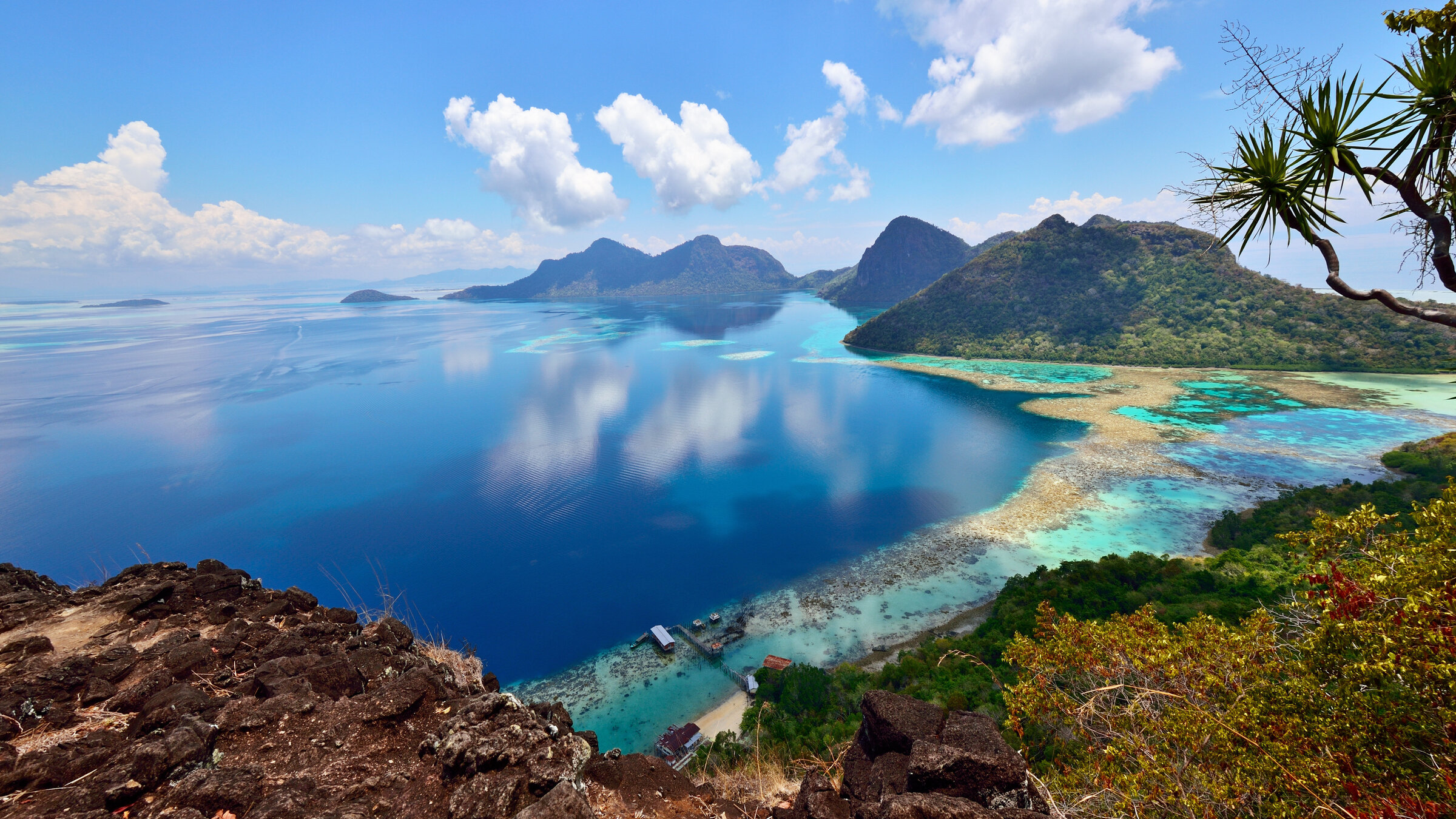 "Borneo - grünes Juwel am Äquator":  Boheydulang Island, nordöstlich von Borneo.