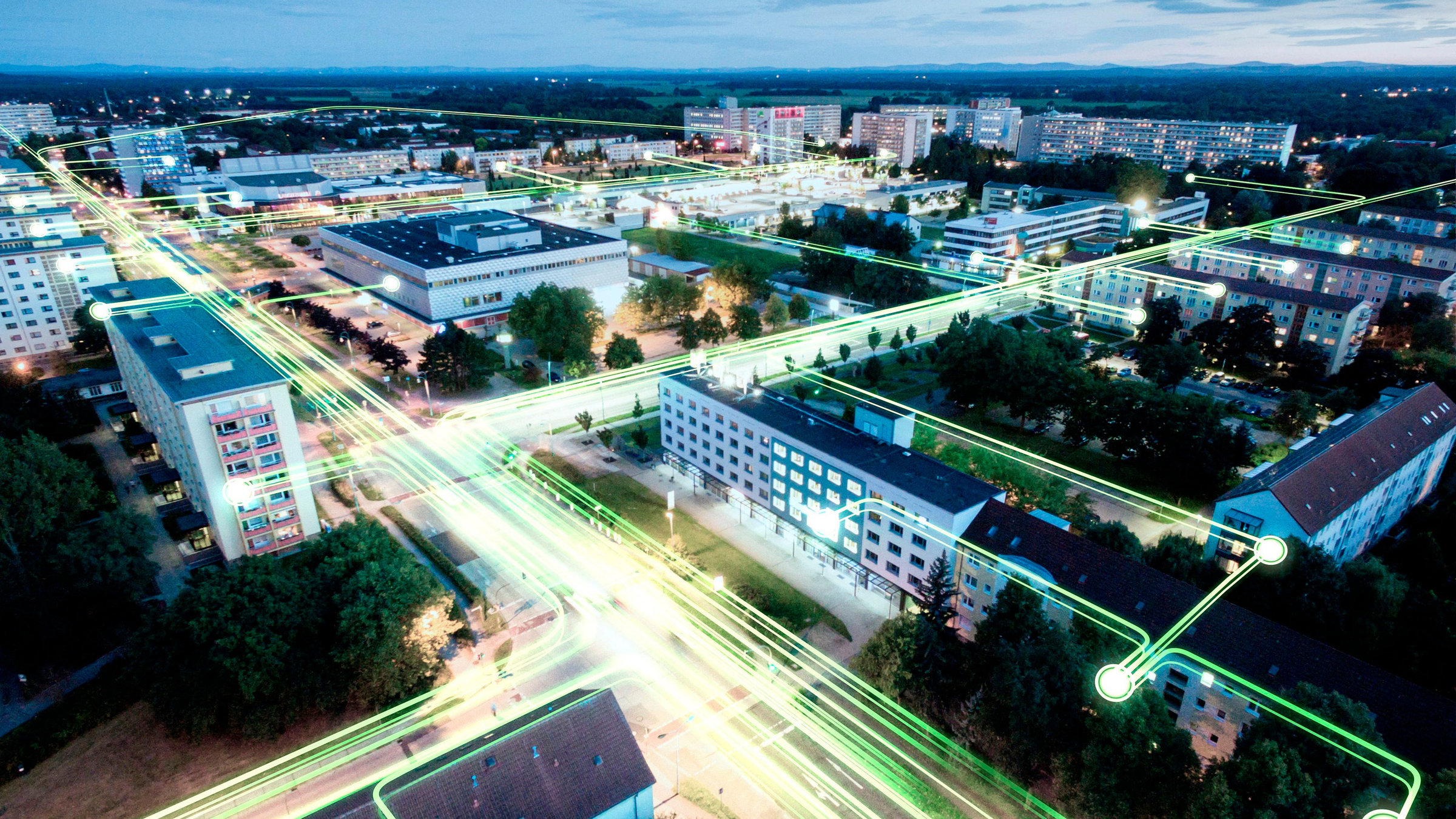 "Mit der Energiewende in den Blackout?": Blick von oben auf das beleuchtete Hoyerswerda.